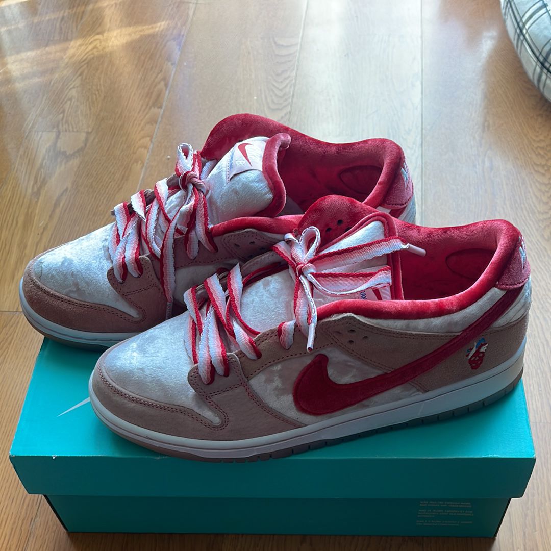 Strangelove × Nike SB Dunk Low "Valentine’s Day"
