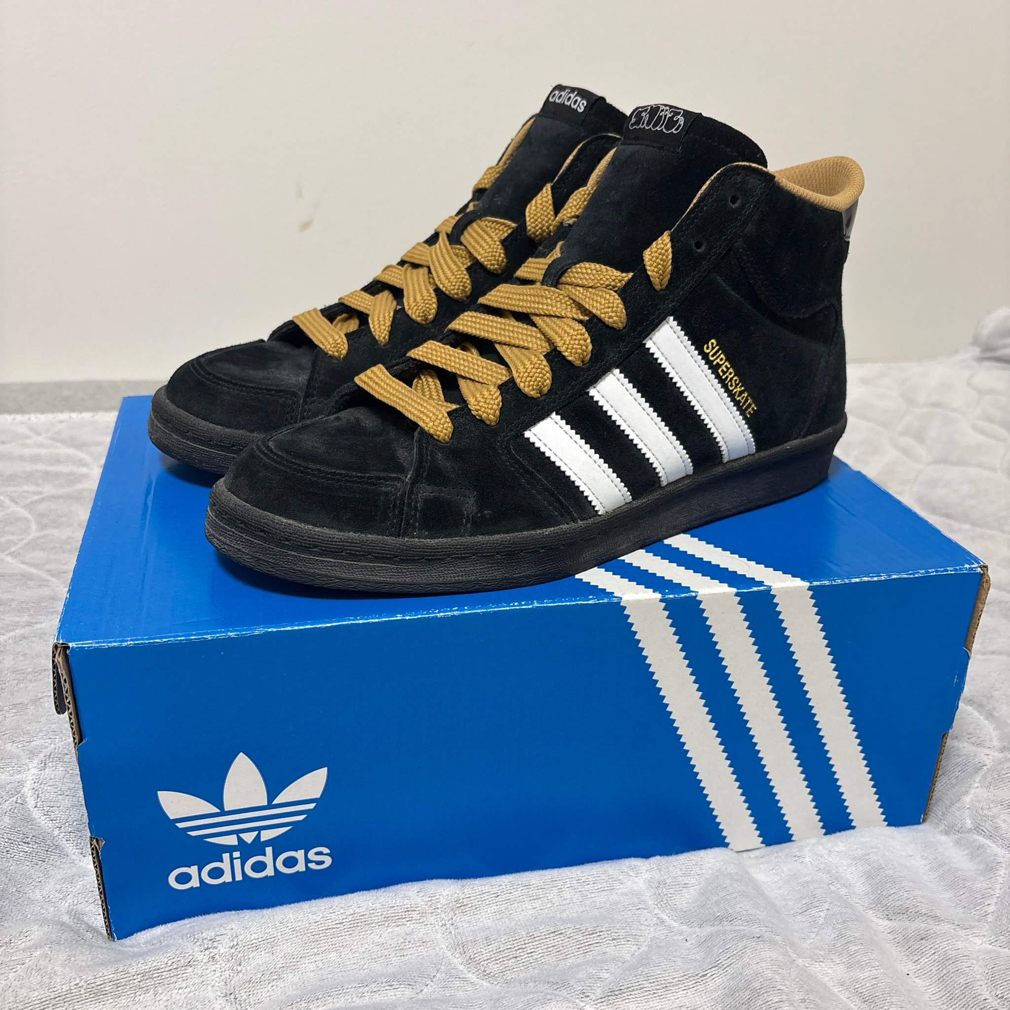 adidas Sneeze Superskate "Black White/Golden Beige"