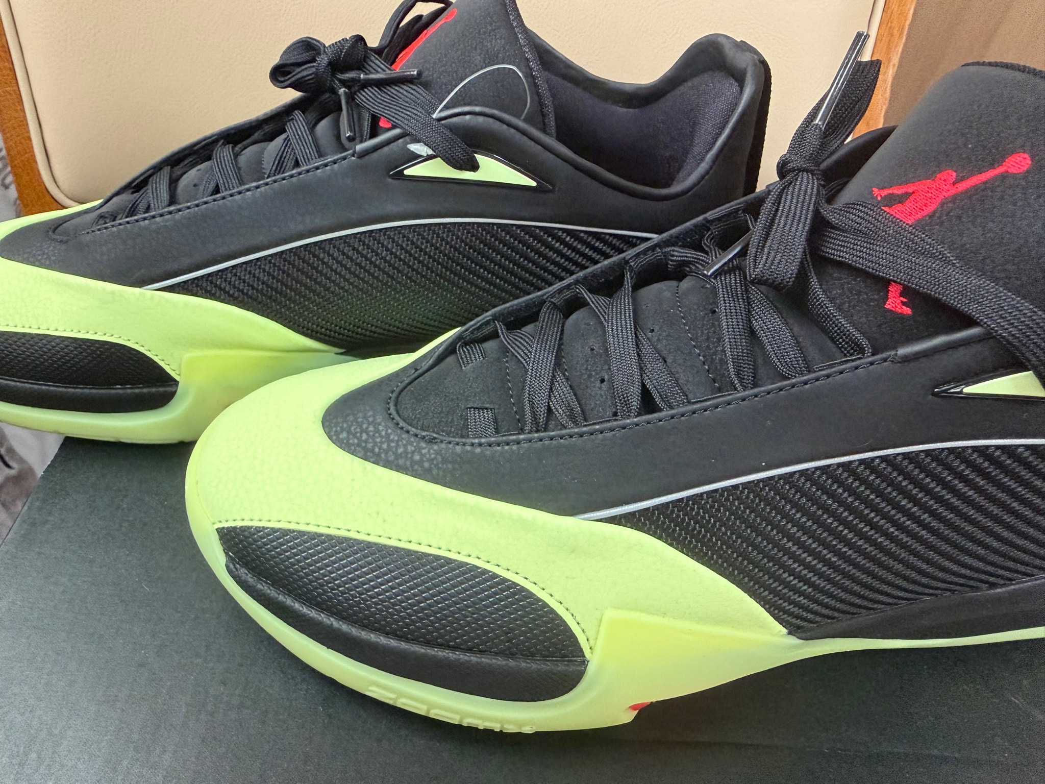 Nike Jordan Triangle "Black/Barely Volt" (IB1154-001/IO0424-001)