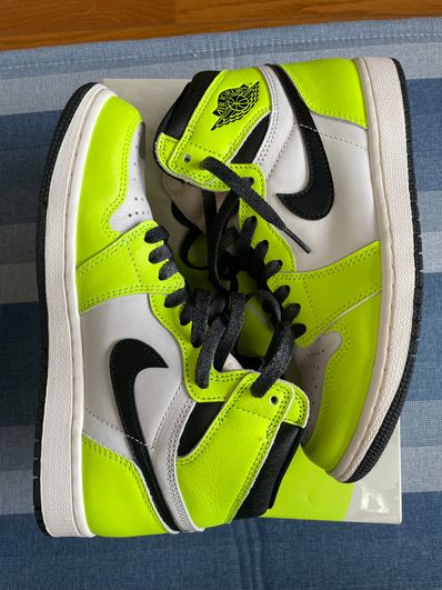 Nike Air Jordan 1 High OG "Volt/Visionaire"