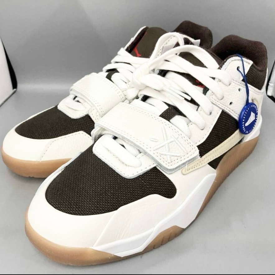 トラヴィススコット × ナイキ ジョーダン ジャンプマンジャック TR "セイル アンド ダークモカ"