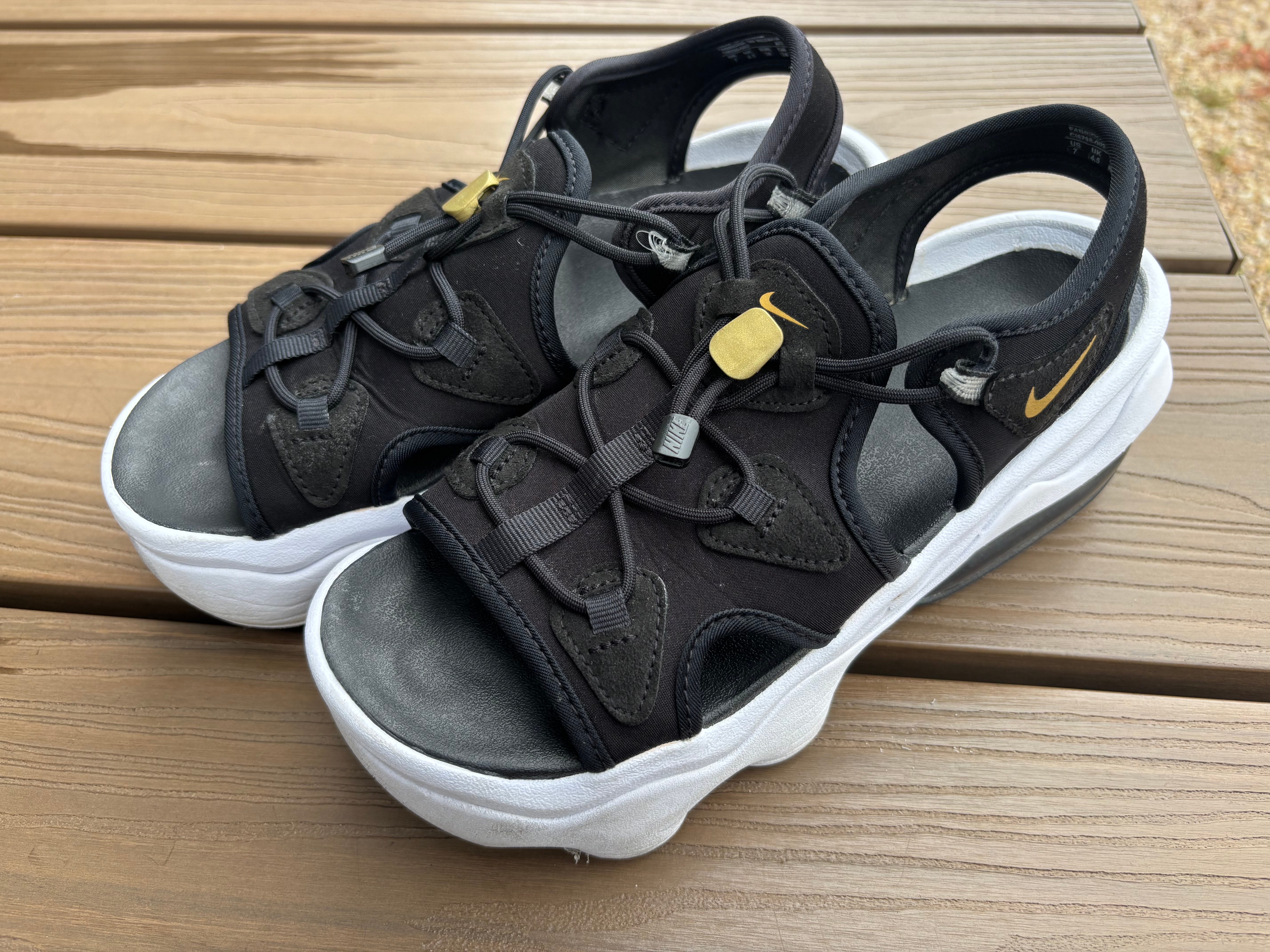 ナイキ  ウィメンズ  エアマックス ココ サンダル"ブラック/ホワイト"