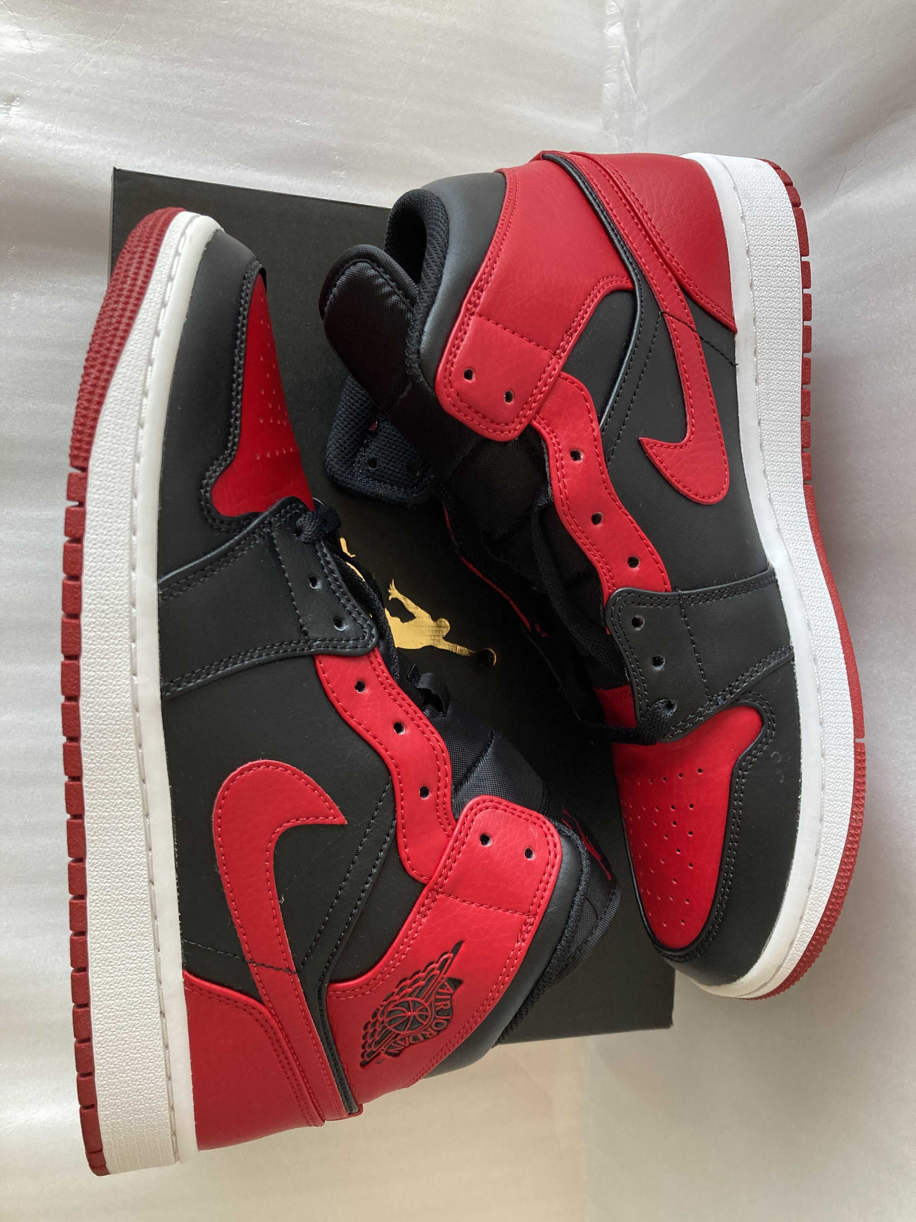 Nike Air Jordan 1 Mid "Bred"