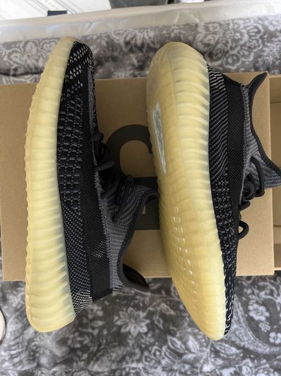adidas YEEZY Boost 350V2 "Carbon"