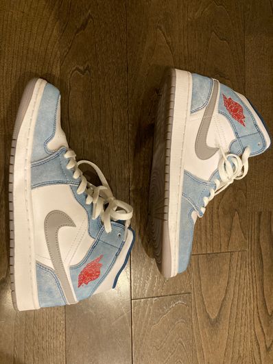 Nike Air Jordan 1 Mid SE "White/Hyper Royal/Red"