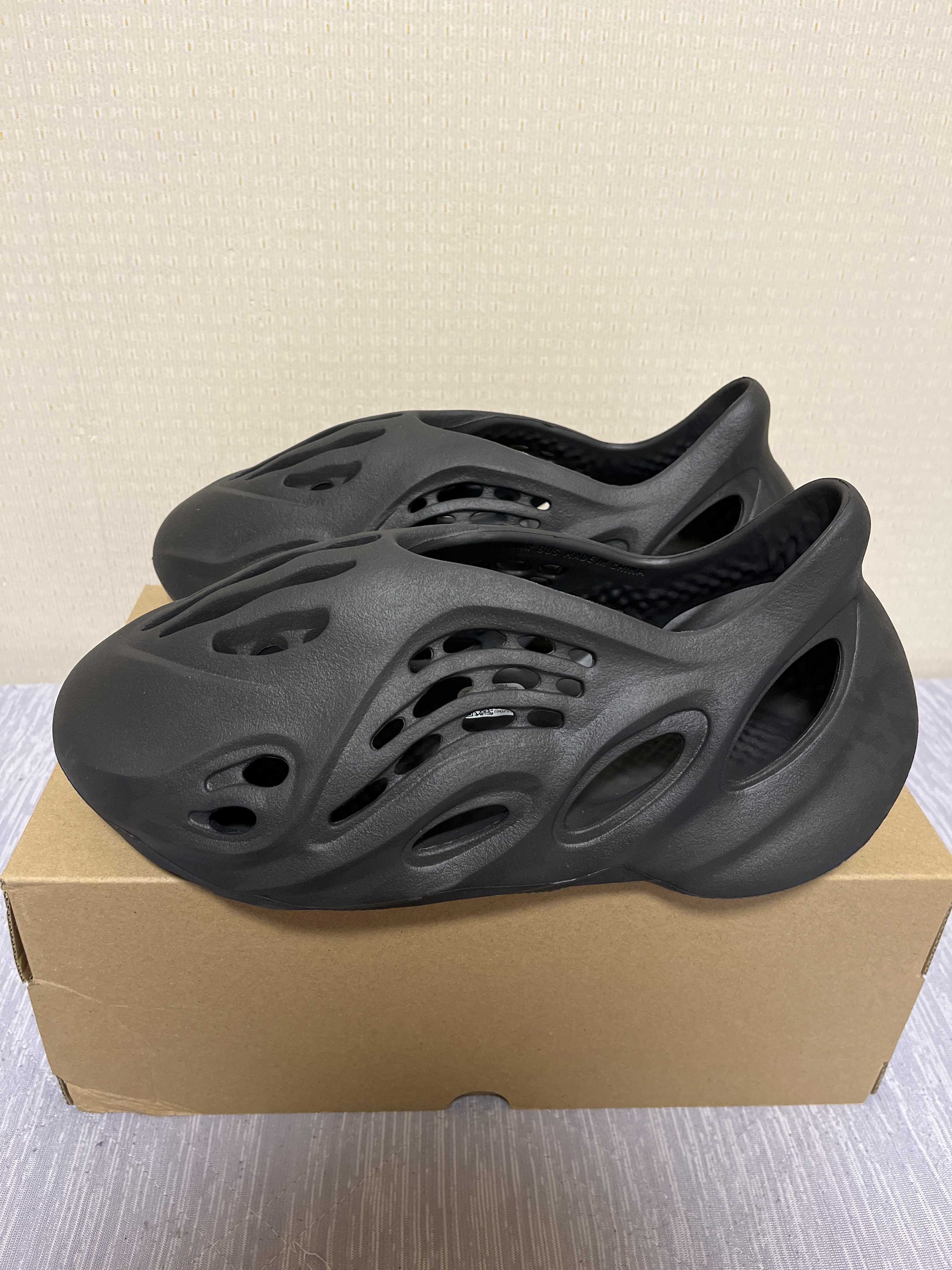 adidas YEEZY Foam Runner "Onyx"