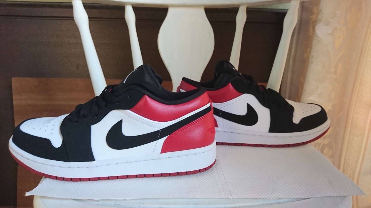 Nike Air Jordan 1 Low "Black Toe"