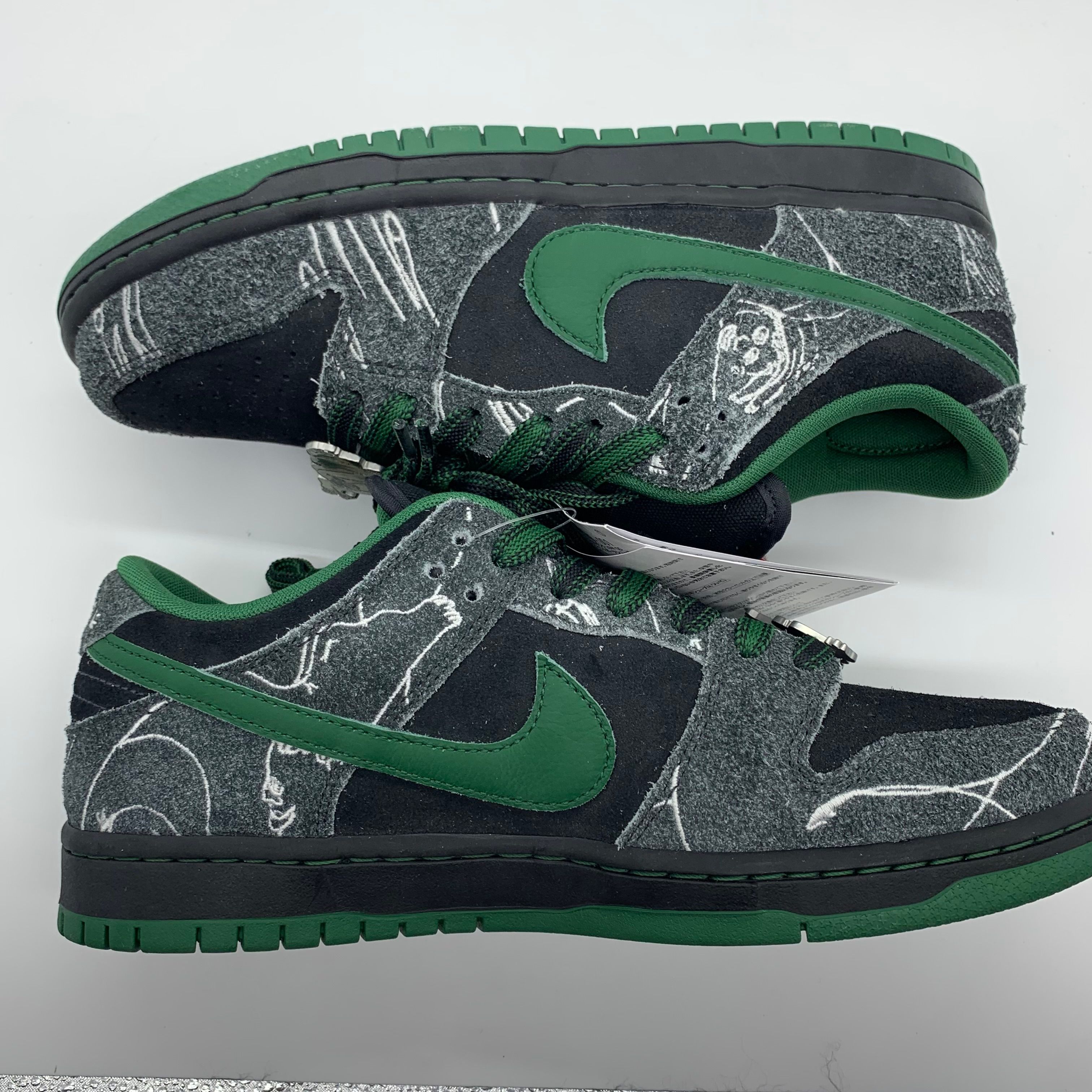 There Skateboards × Nike SB Dunk Low Pro "Anthracite and Gorge Green"
