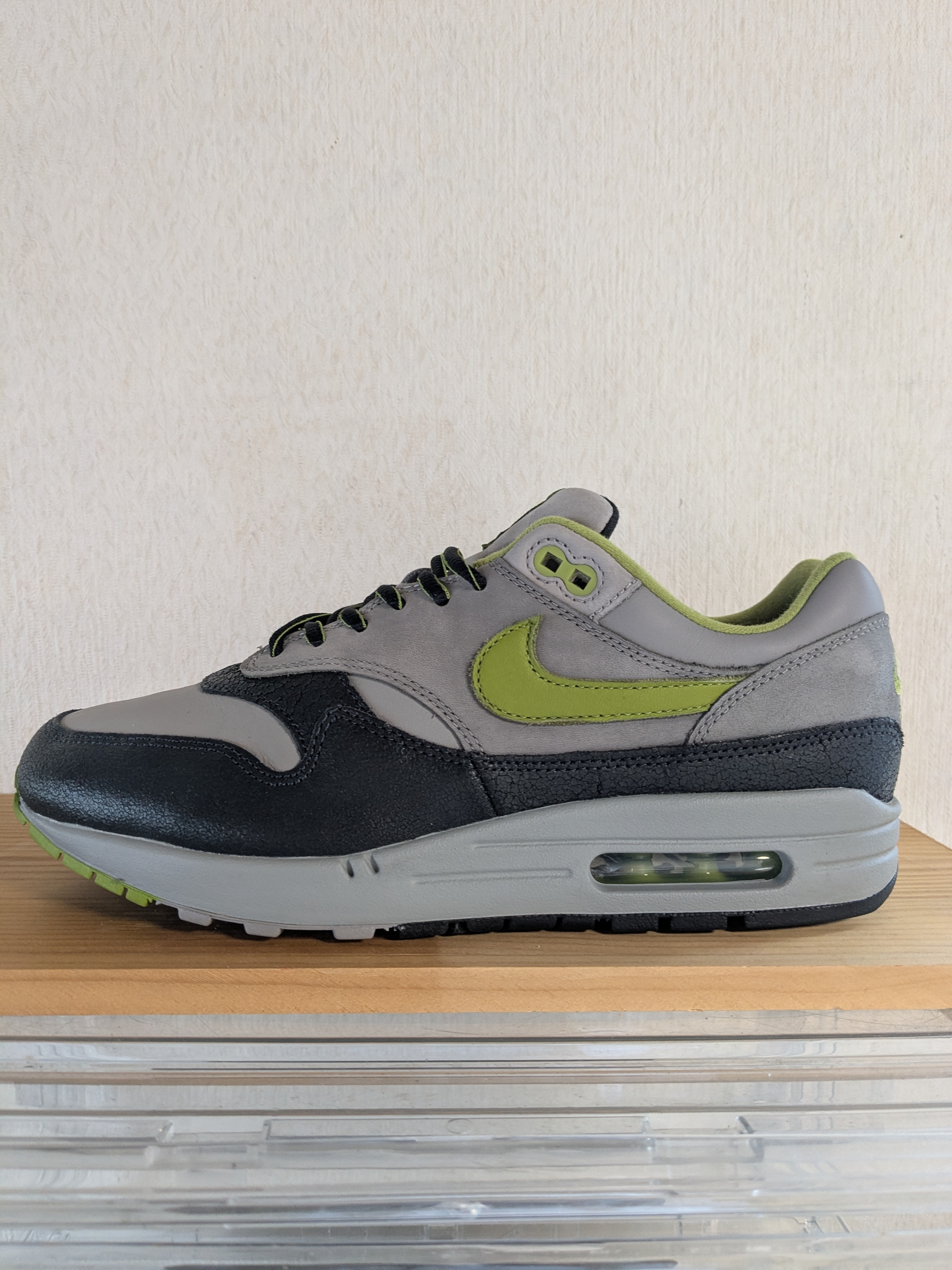 HUF × Nike Air Max 1 "Anthracite and Medium Grey"