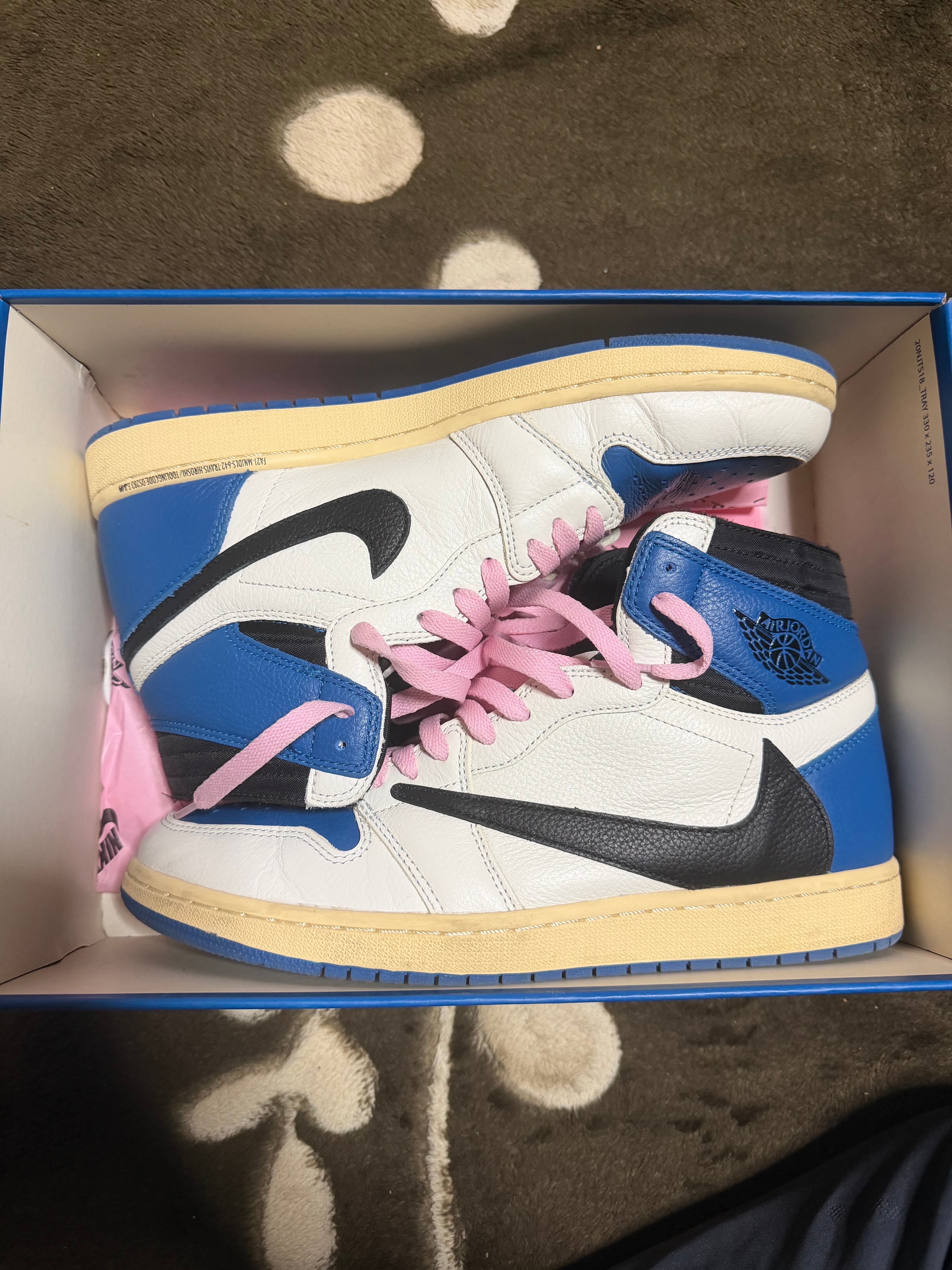 トラヴィススコット × フラグメントデザイン × ナイキ エアジョーダン1 レトロ ハイ OG SP "ミリタリーブルー"