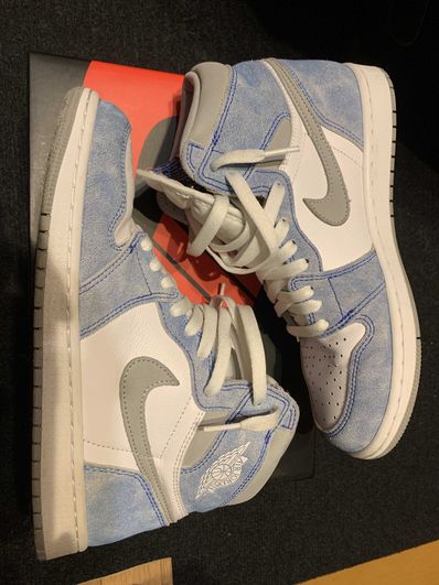 Nike Air Jordan 1 High OG "Hyper Royal"