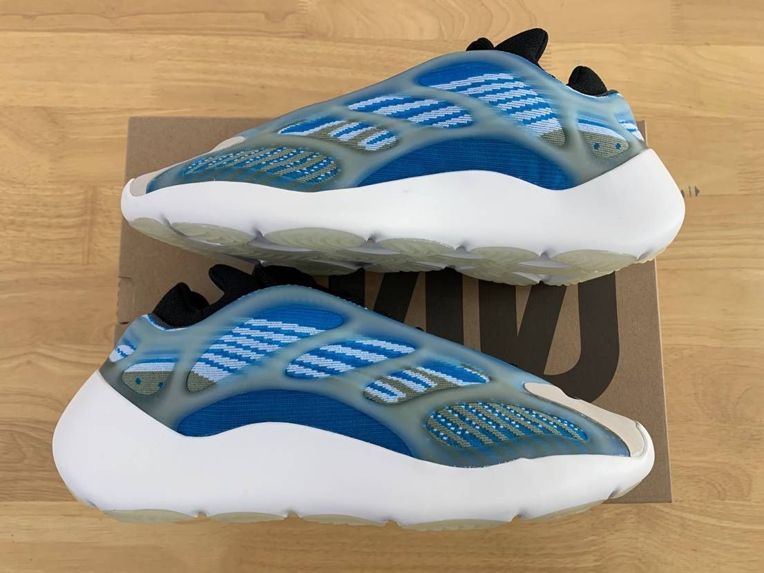 adidas YEEZY 700 V3 "Arzareth"