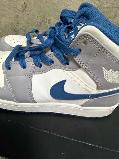 Nike Air Jordan 1 Mid "True Blue"