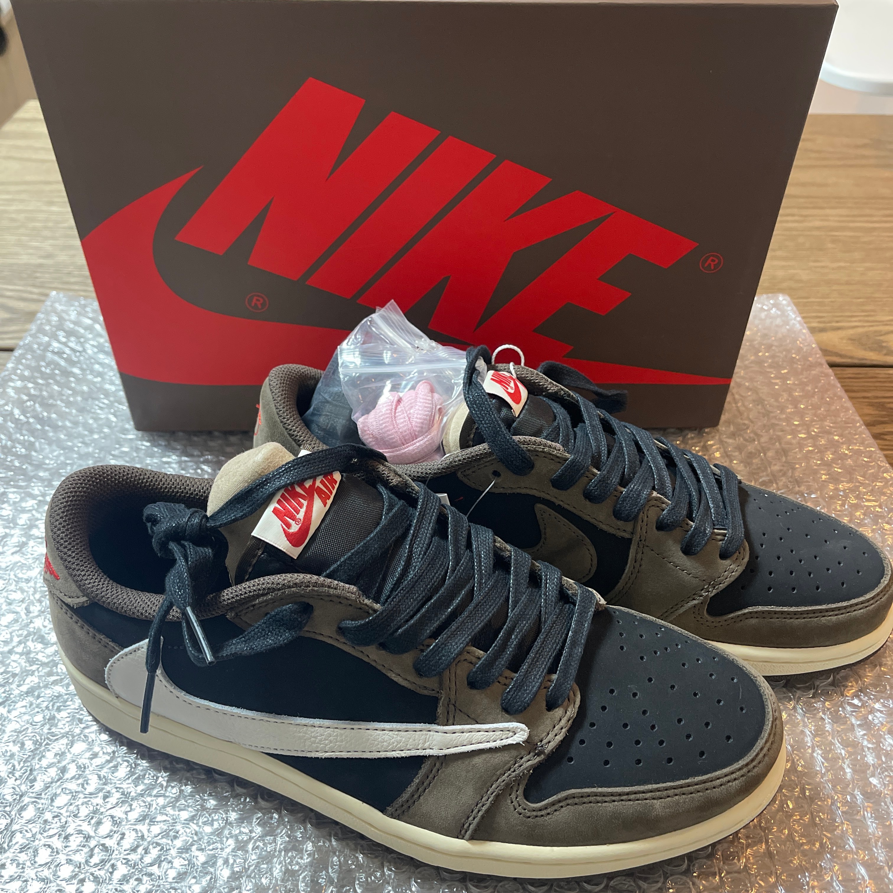 Travis Scott × Nike Air Jordan 1 Low OG SP-T "Black/Dark Mocha"