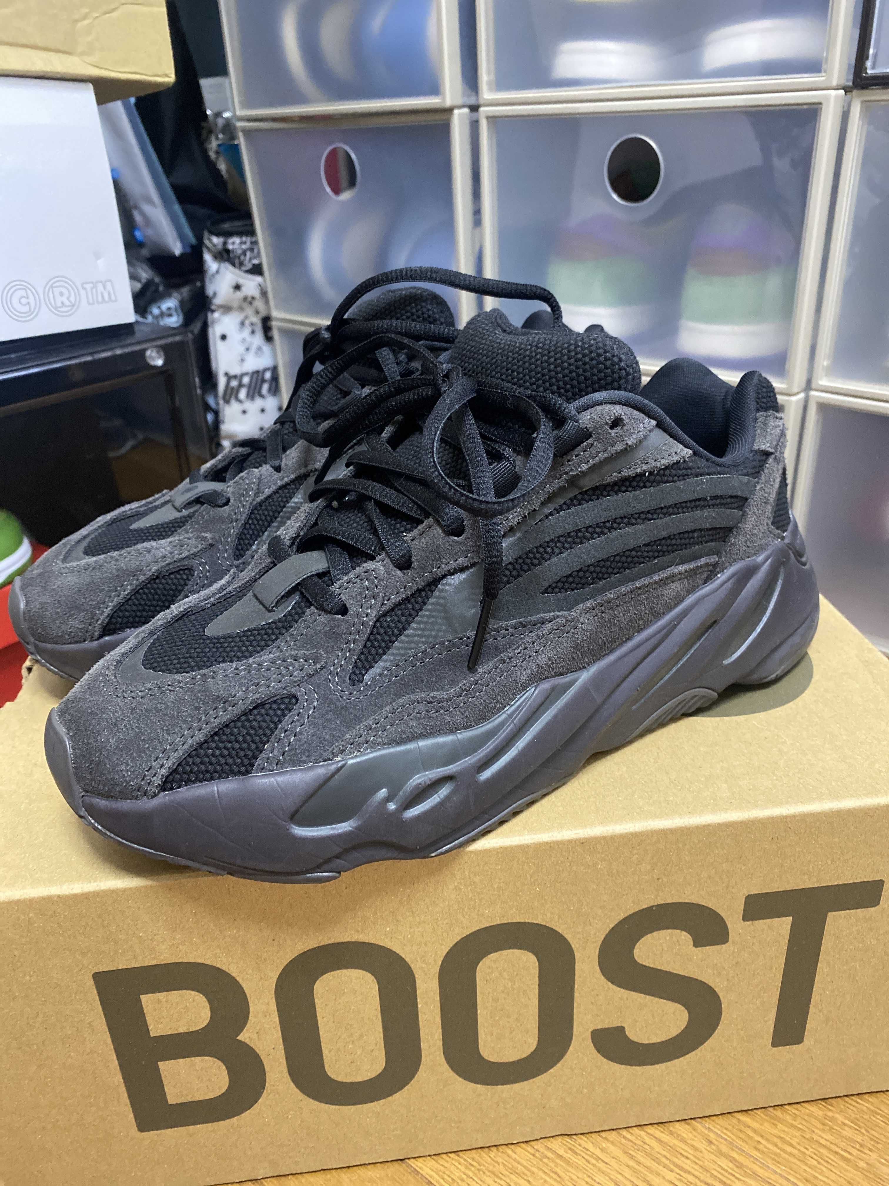 adidas YEEZY BOOST 700 V2 "Vanta"