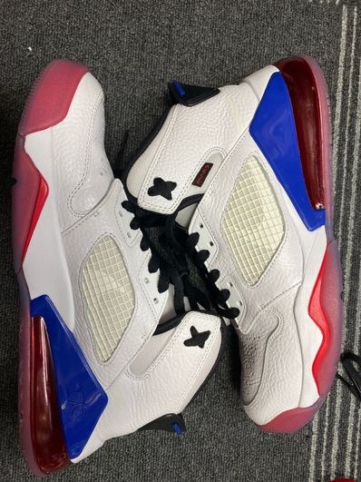 NIKE AIR JORDAN MARS 270