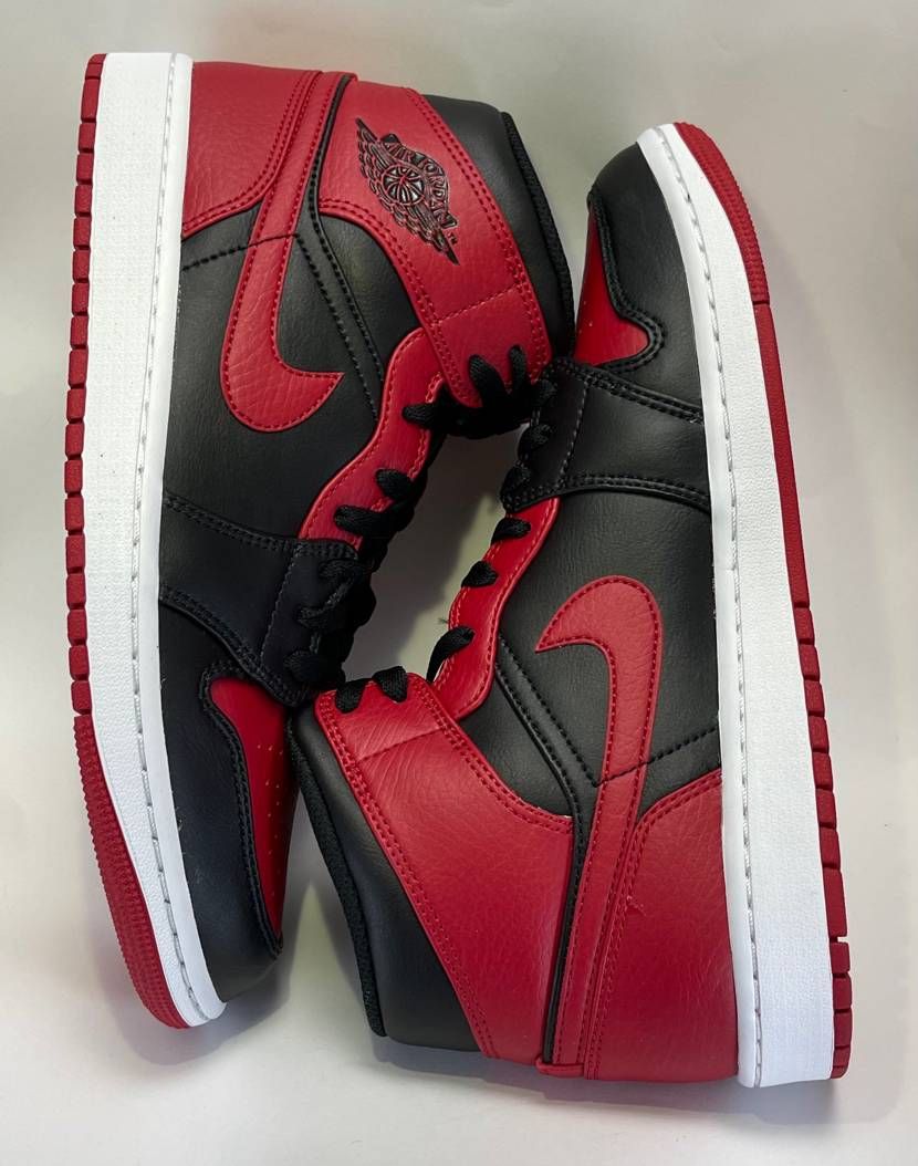 Nike Air Jordan 1 Mid "Bred"