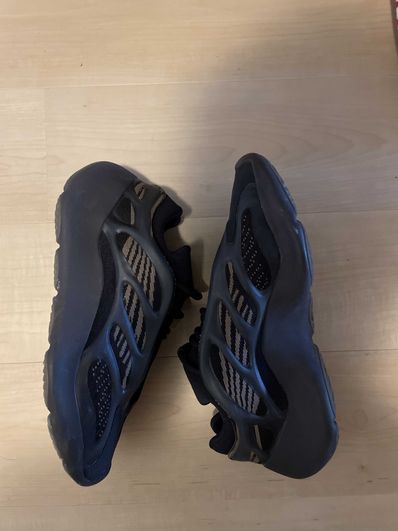 adidas YEEZY 700V3 "Clay Brown"