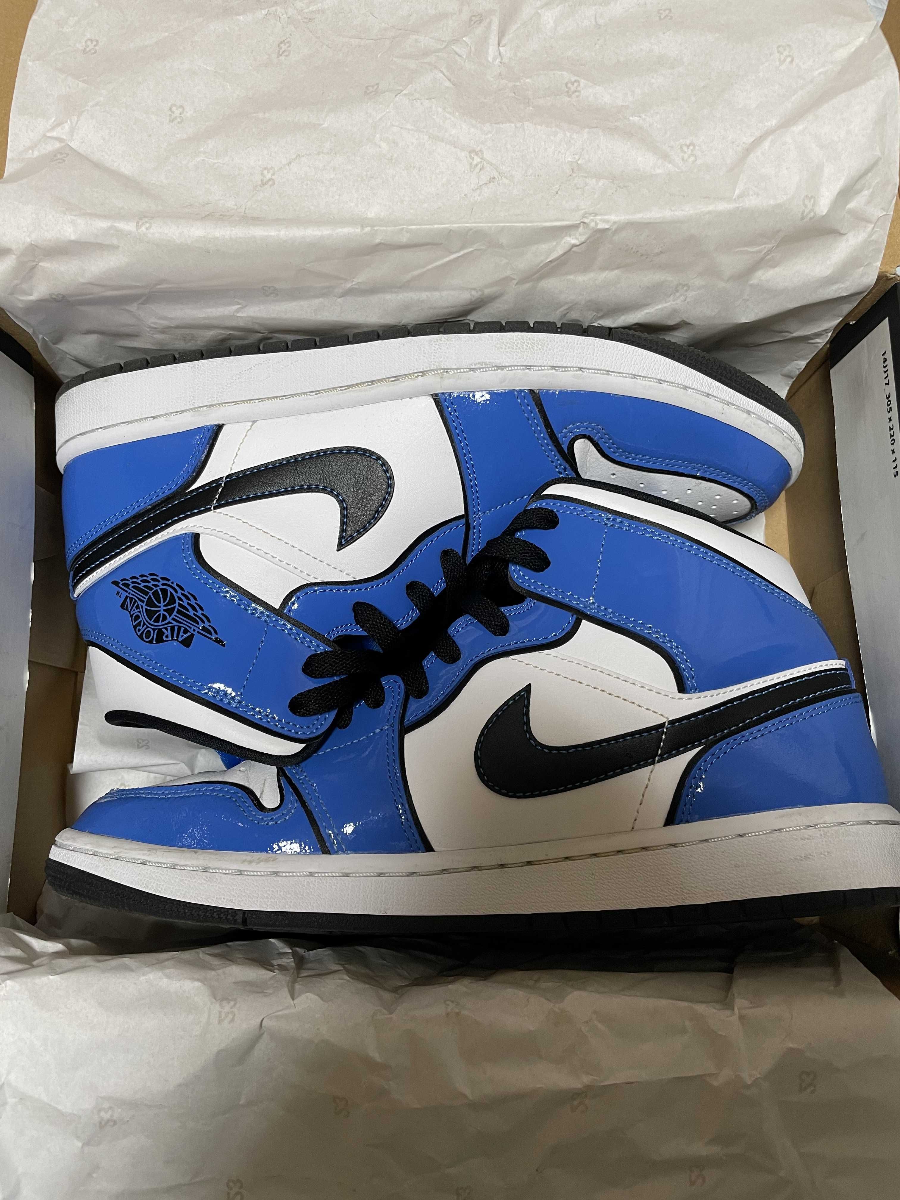 Nike Air Jordan 1 Mid SE "Signal Blue"