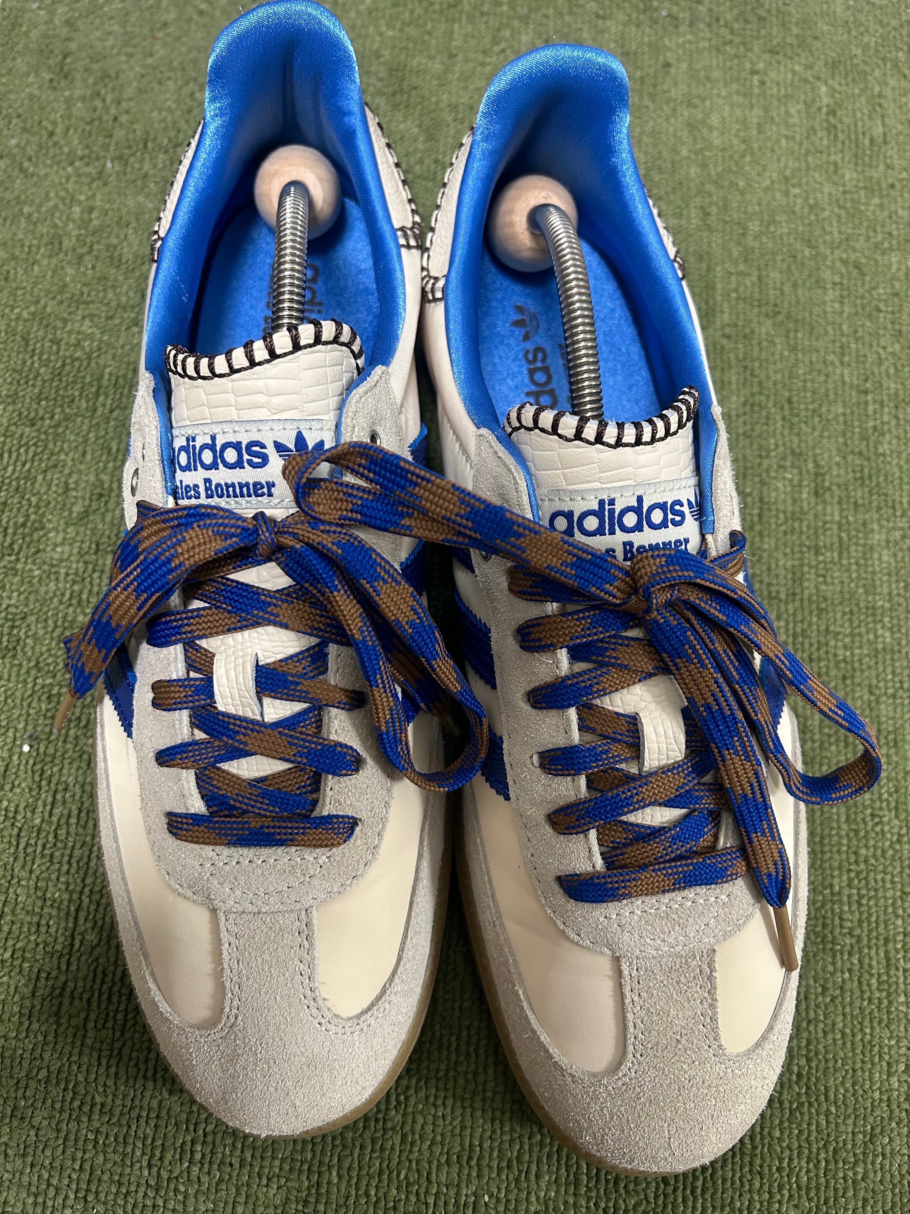 スニーカーダンク(スニダン) | 人気新作のスニーカー、トレカ、注目