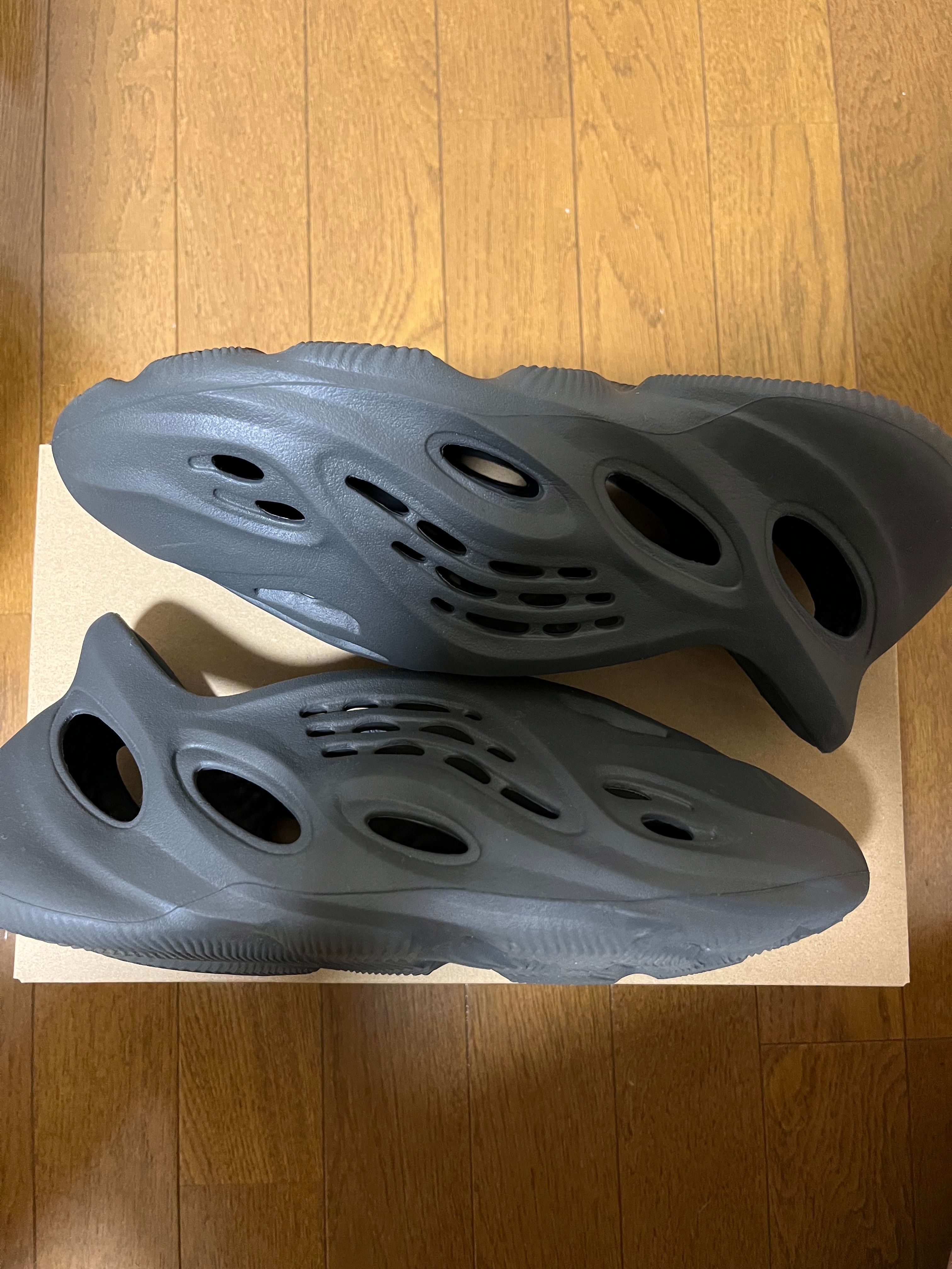 adidas YEEZY Foam Runner "Carbon"