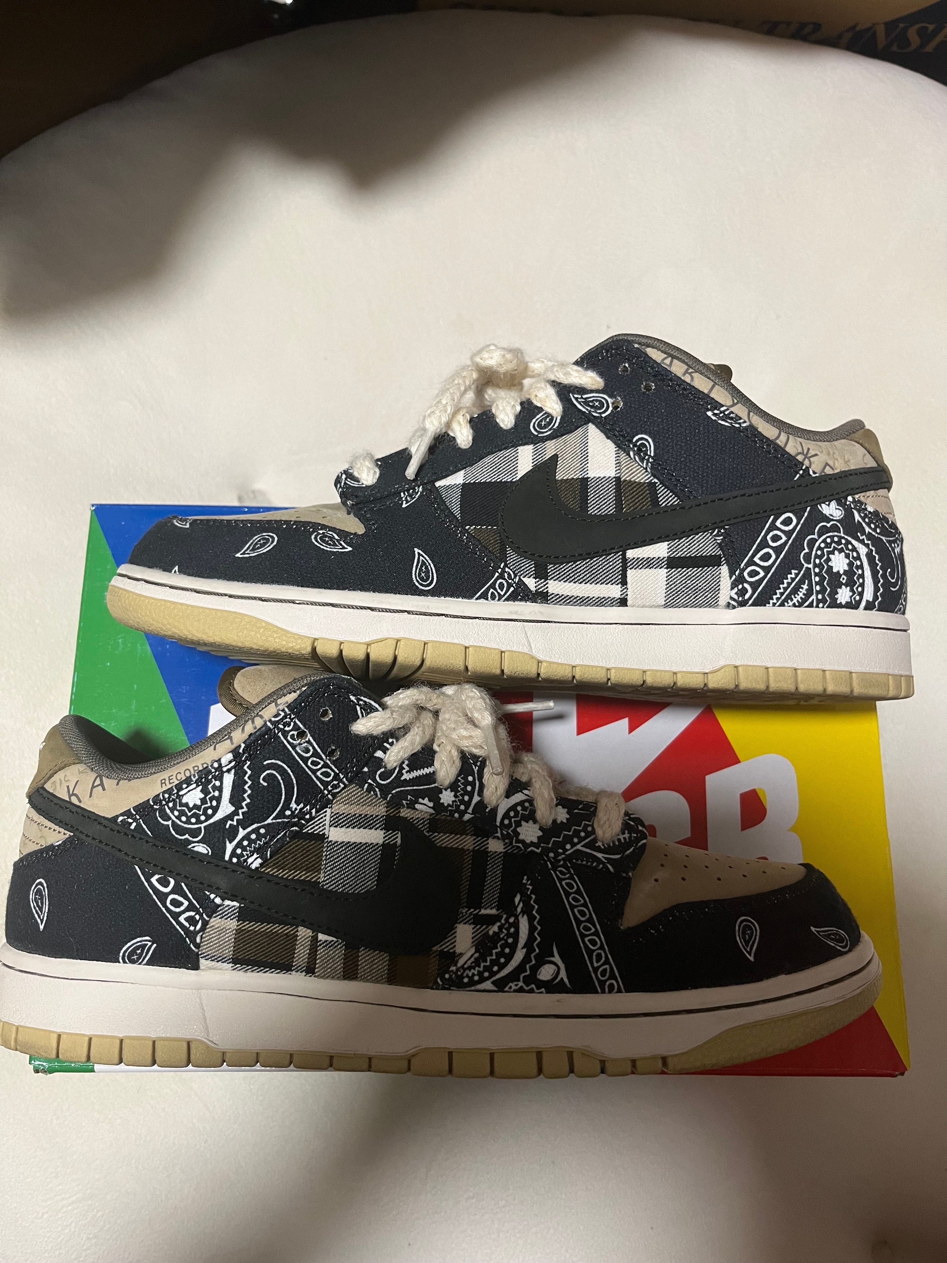 Travis Scott × Nike SB Dunk Low "Black/Parachute Beige"