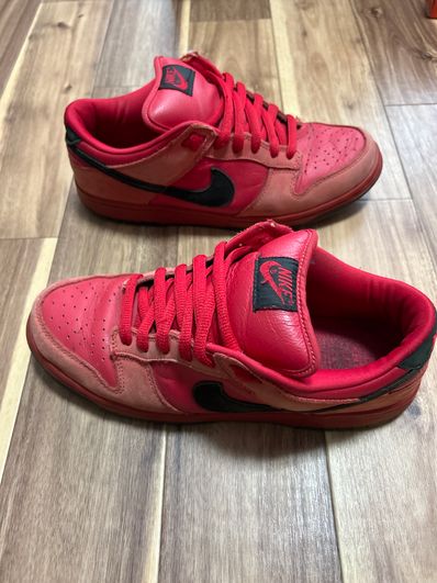 NIKE SB DUNK LOW "PURE BLOOD"