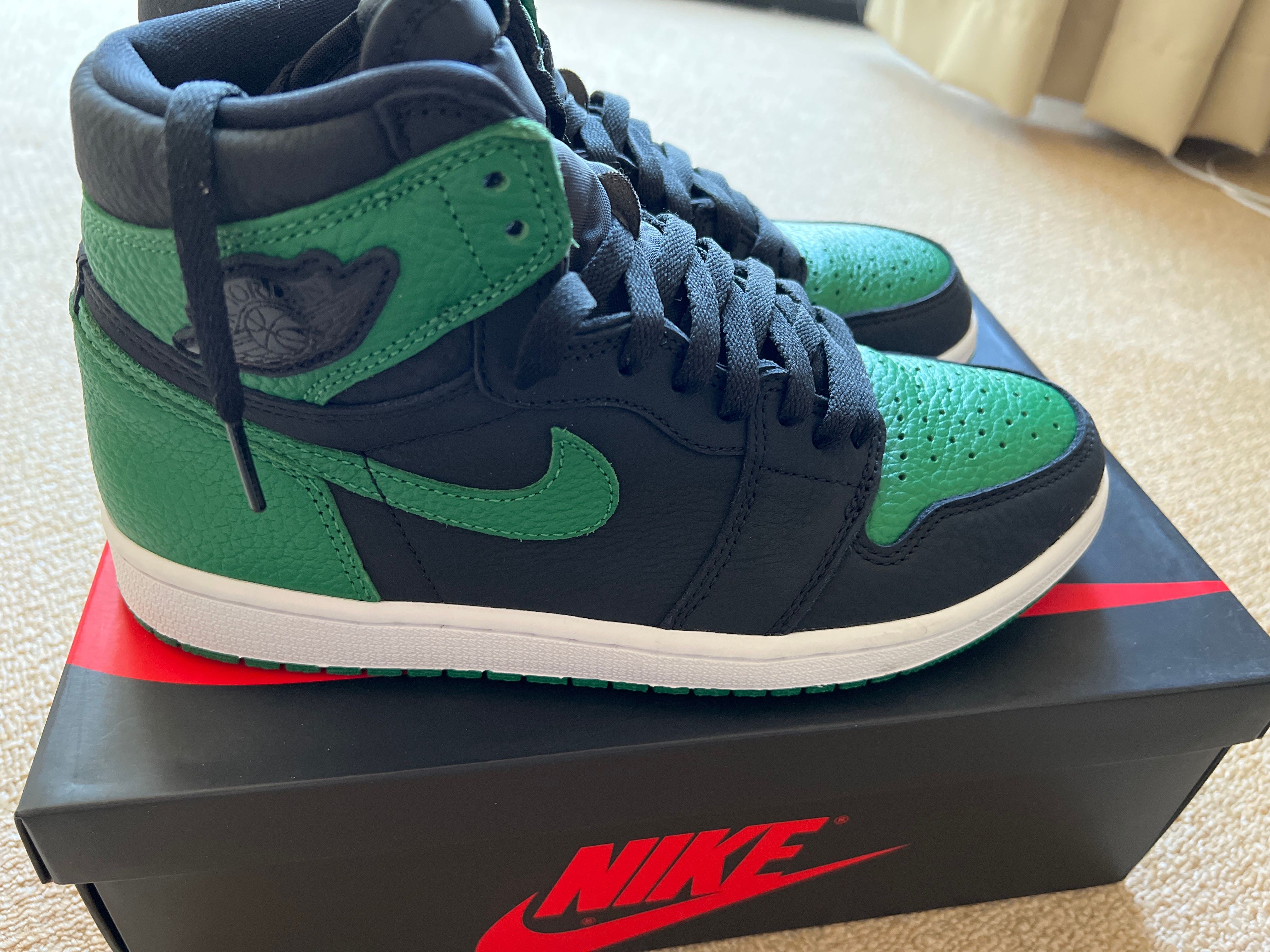 Nike Air Jordan 1 Retro High OG "Black/Pine Green" (2020)