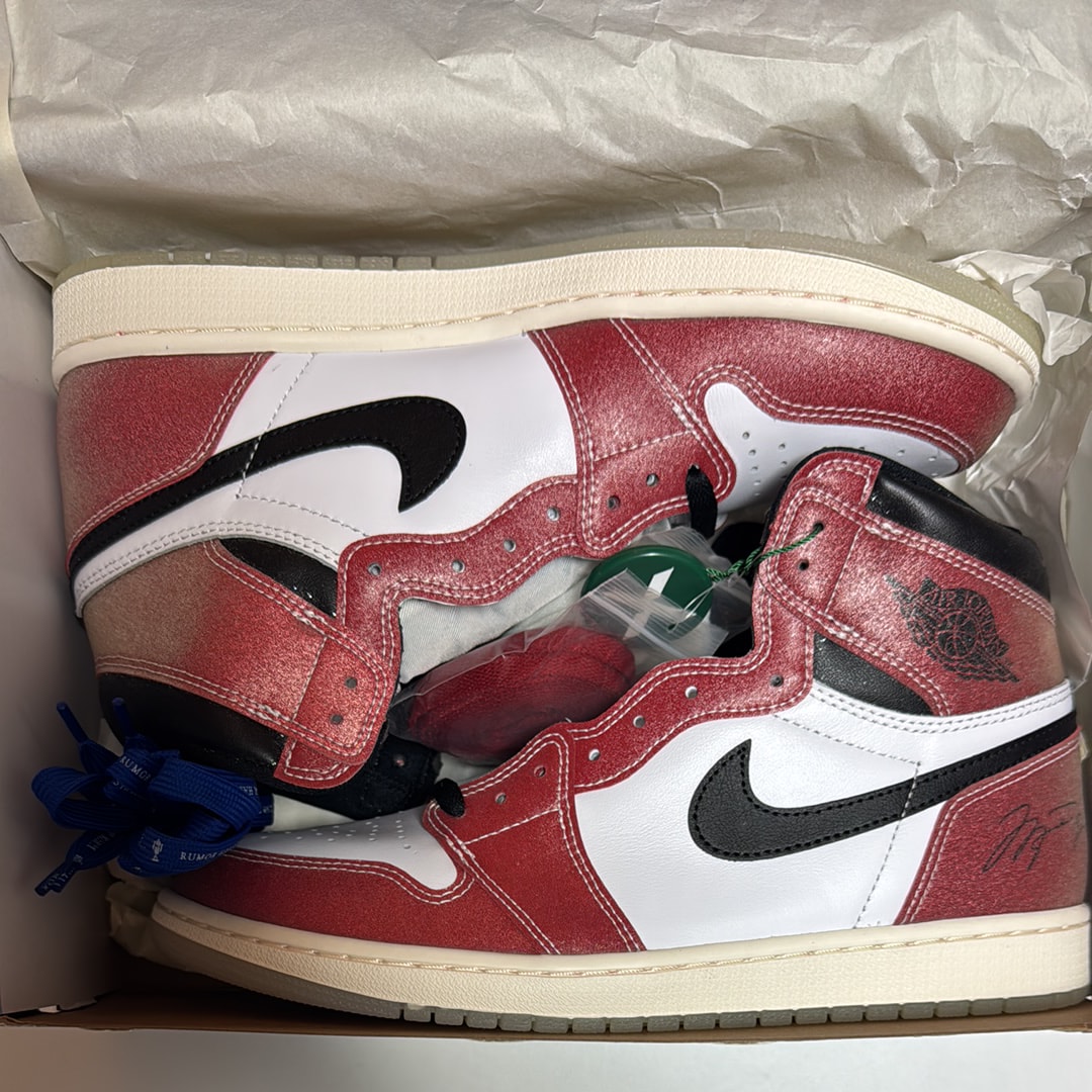 Trophy Room × Nike Air Jordan 1 Retro High "Chicago" (Friends and Family) (Blue Laces)