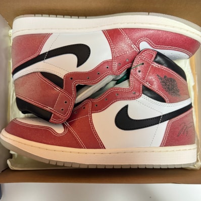 Trophy Room × Nike Air Jordan 1 Retro High "Chicago" (Friends and Family) (Blue Laces)