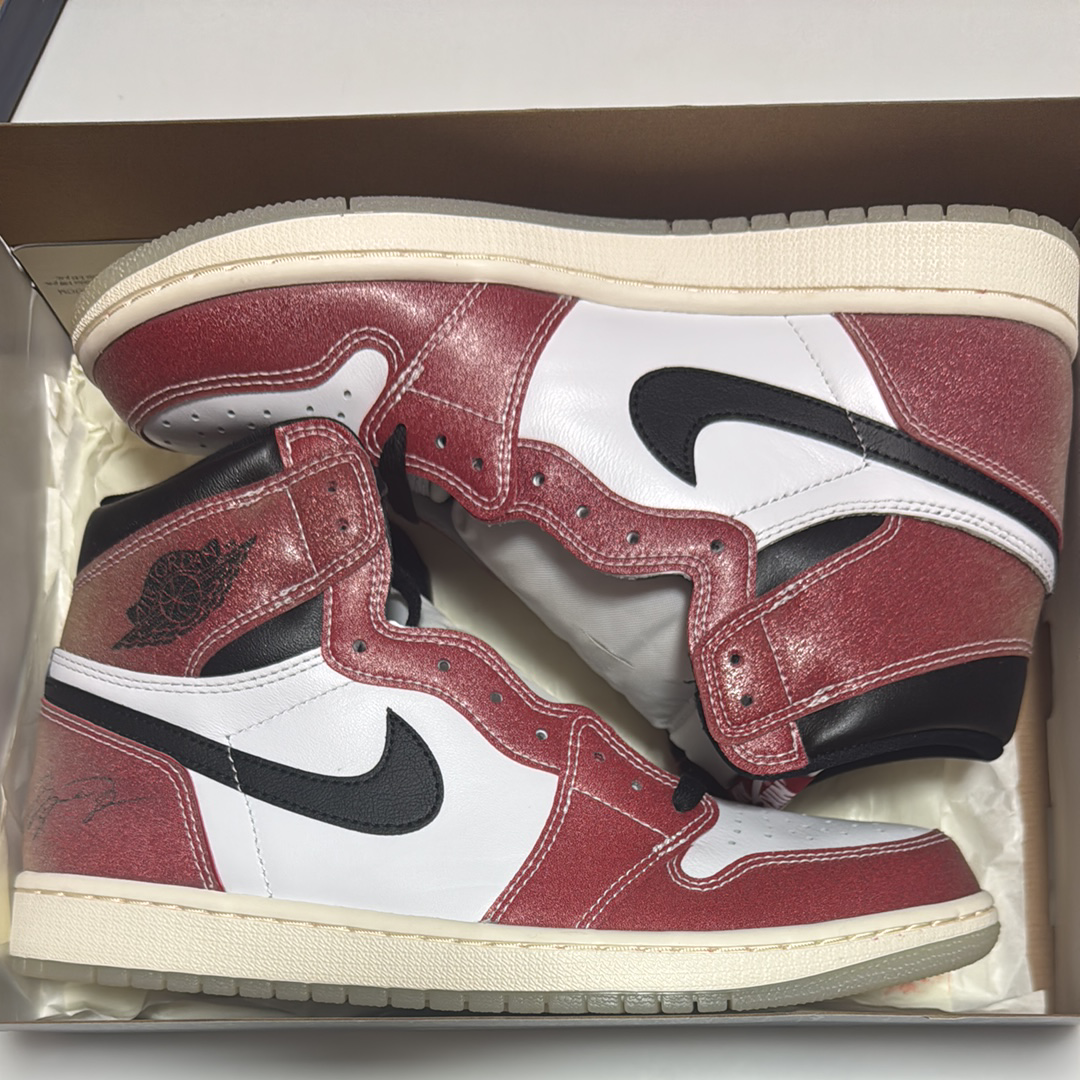 Trophy Room × Nike Air Jordan 1 Retro High "Chicago" (Friends and Family) (Blue Laces)