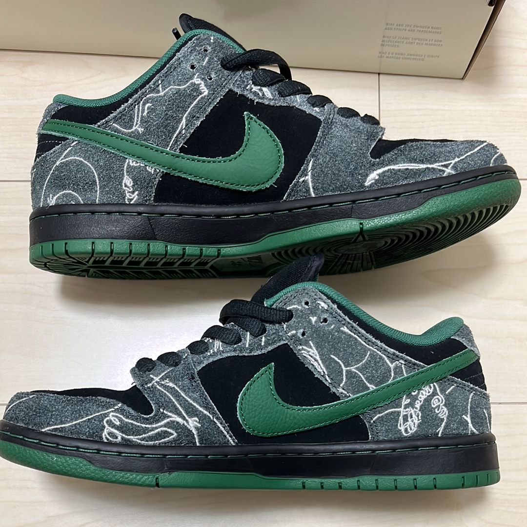 There Skateboards × Nike SB Dunk Low Pro "Anthracite and Gorge Green"