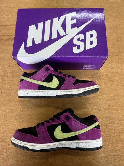 Nike SB Dunk Low "Red Plum"