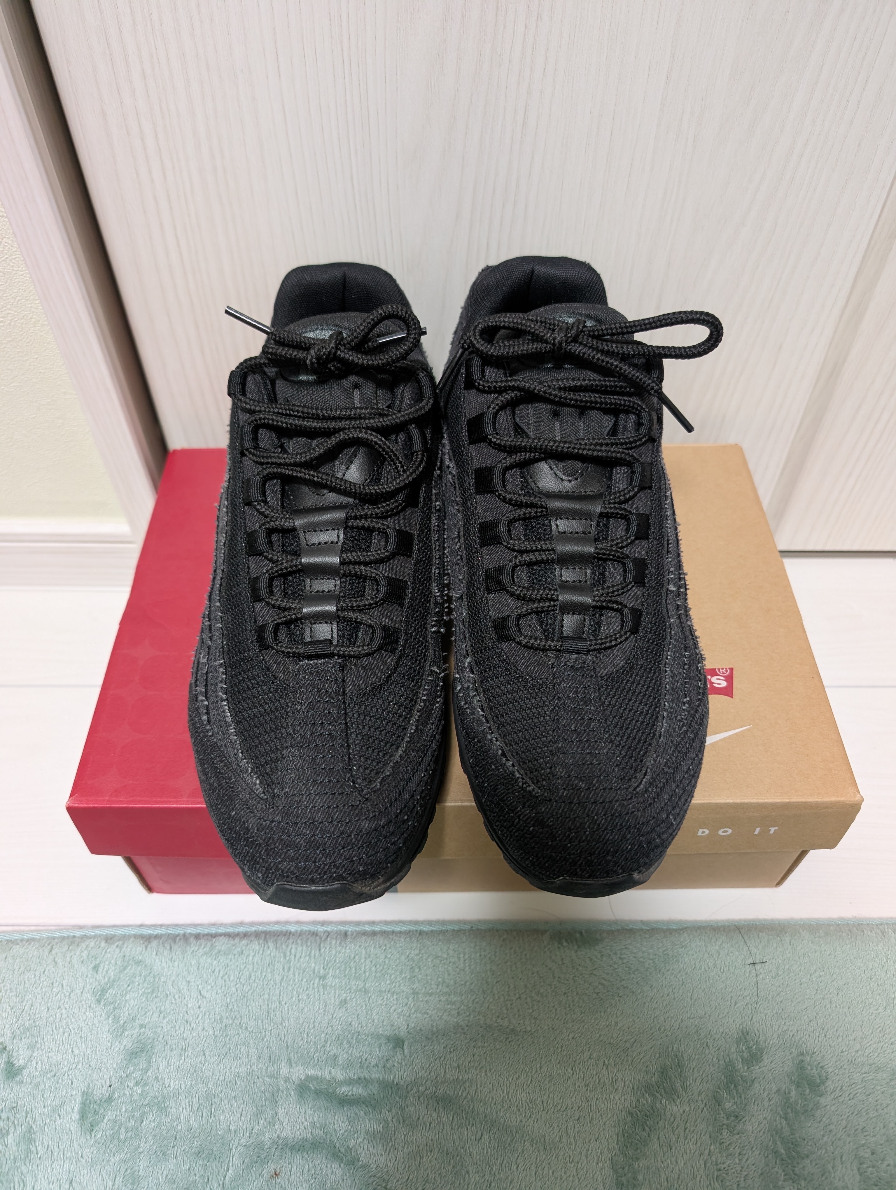 Levi's × Nike Air Max 95 OG "Denim Black"