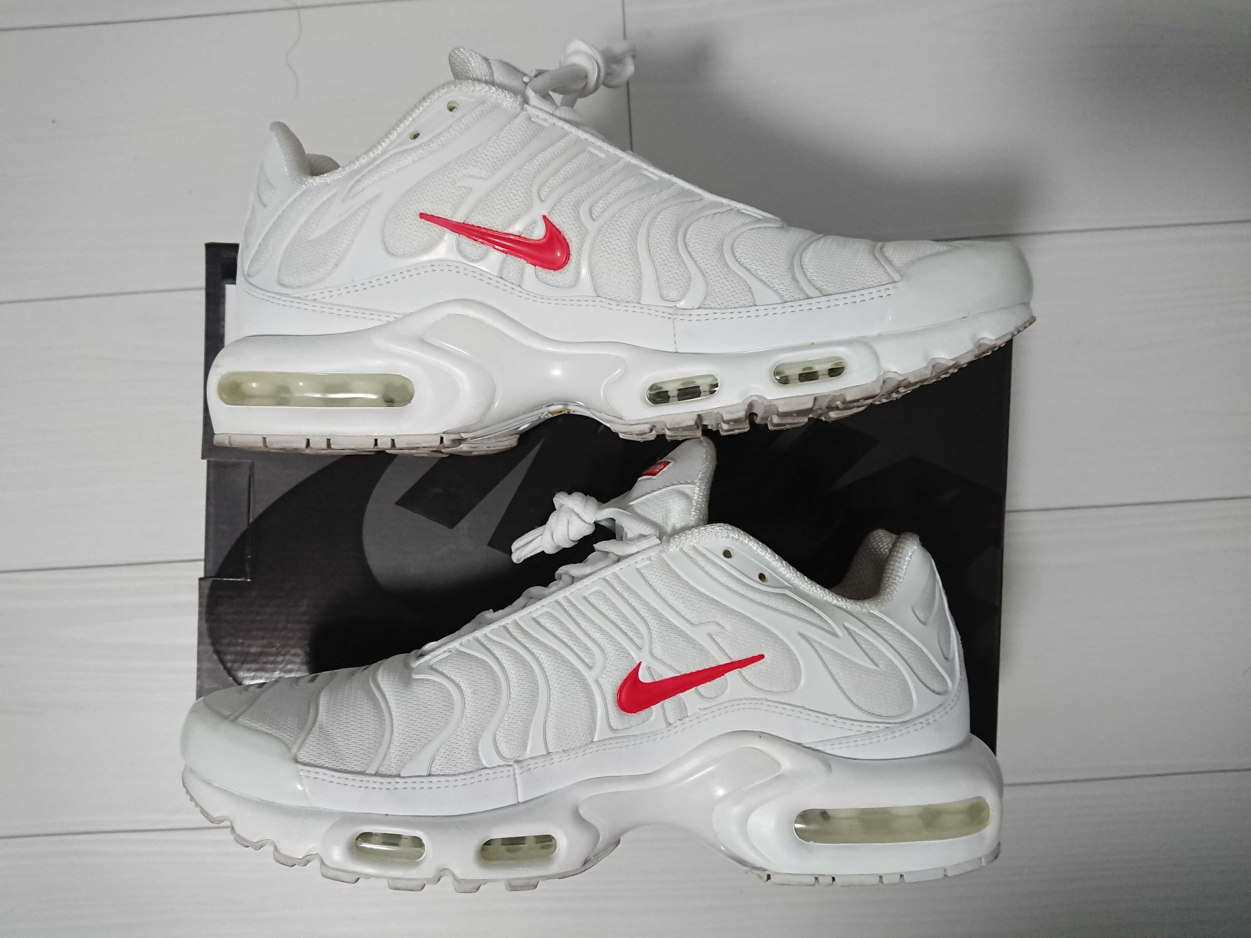 Supreme x Nike Air Max Plus TN "White/Speed Red"