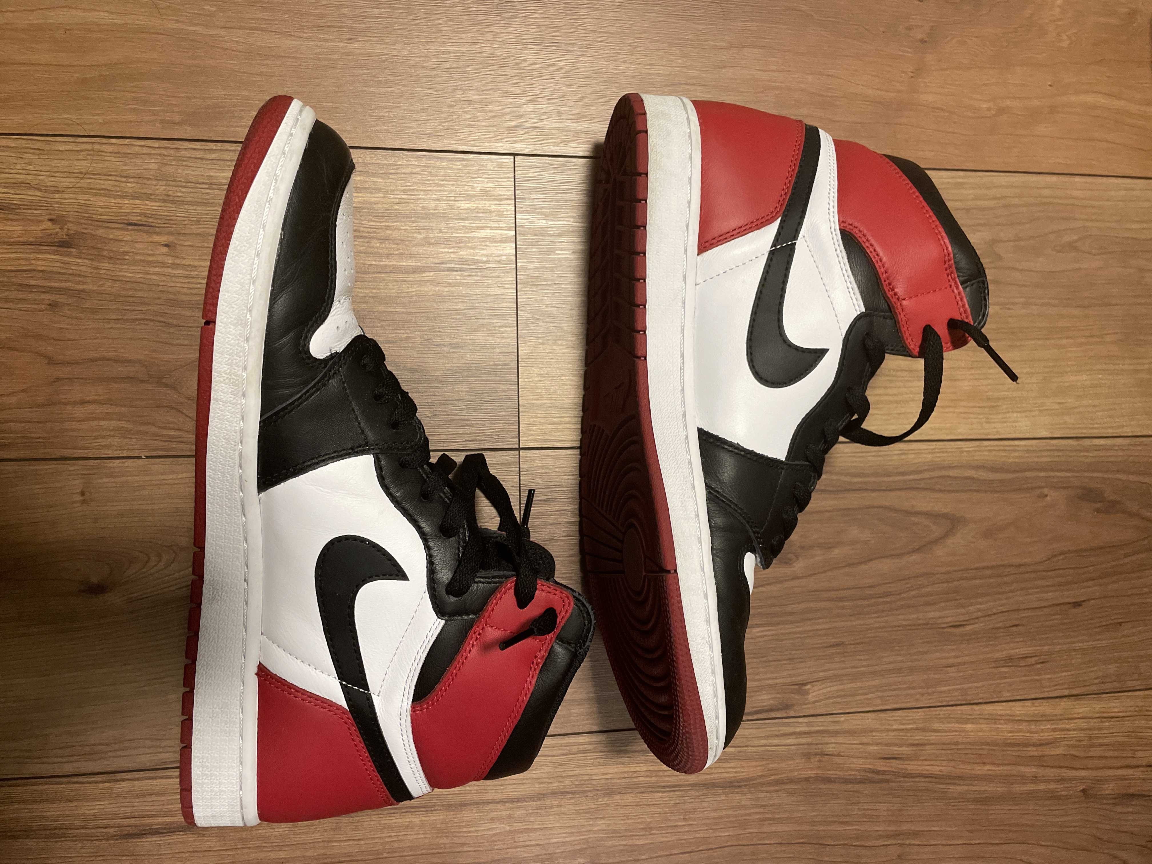 Nike Air Jordan 1 Retro High OG "Black Toe"(2016)