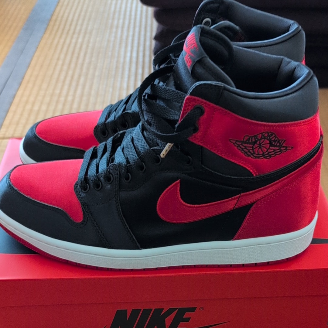 Nike Women's Air Jordan 1 Retro High OG "Satin Bred"