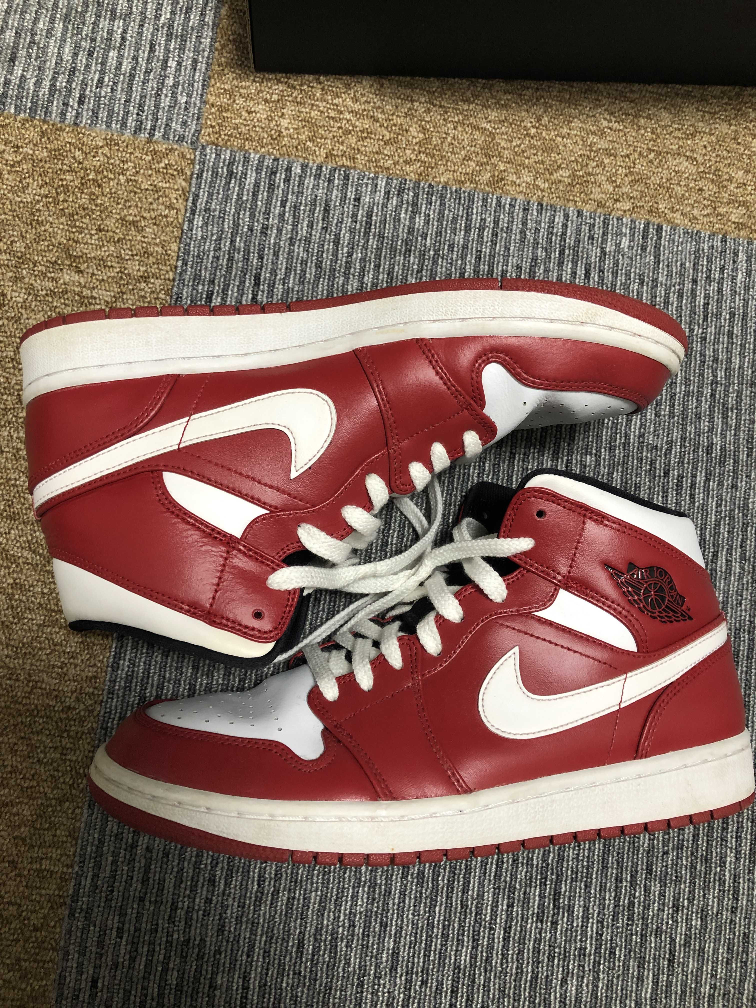 NIKE AIR JORDAN 1 MID CHICAGO