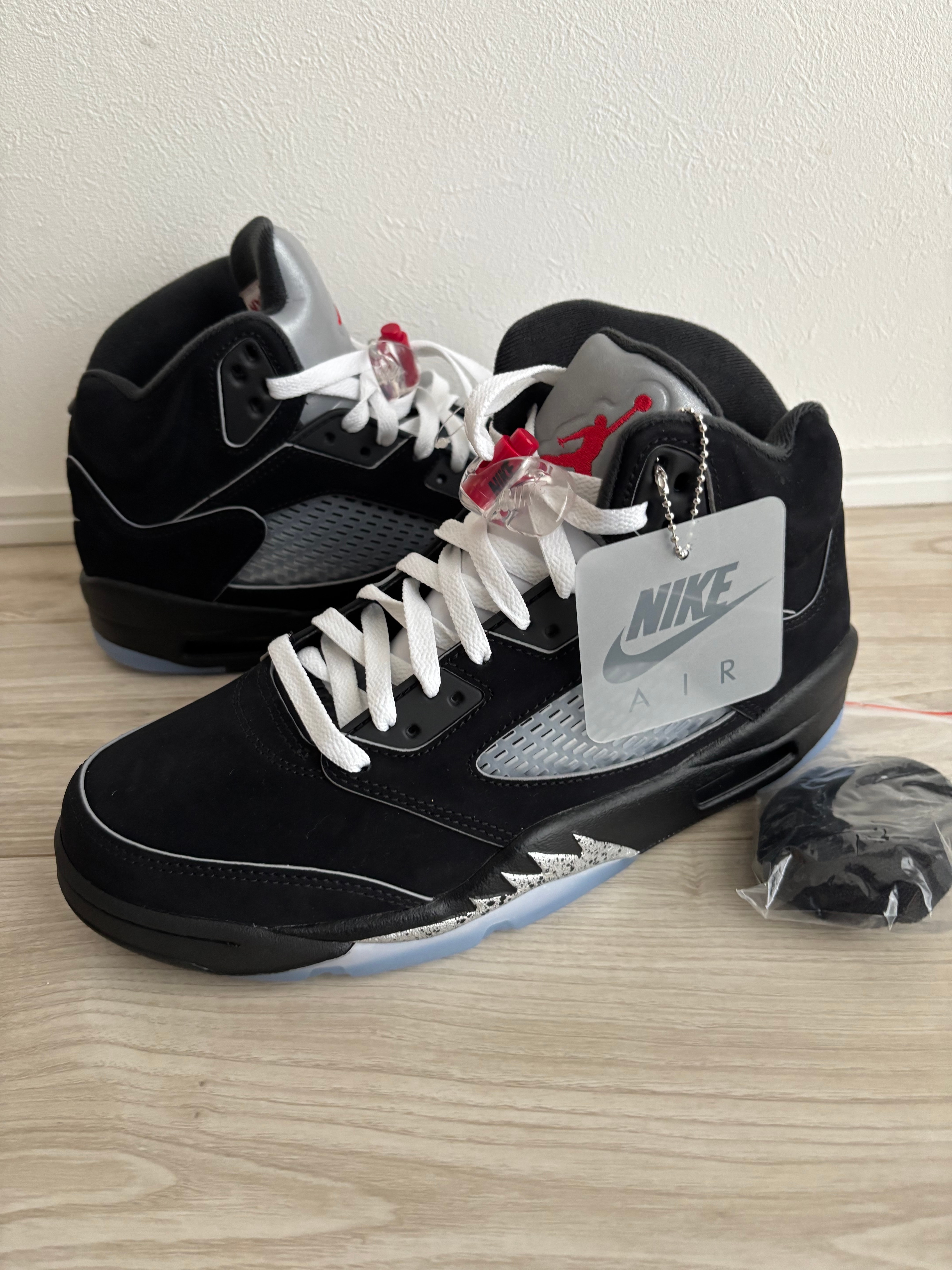 ナイキ エアジョーダン5 レトロ OG "ブラックメタリック リイマジンド"