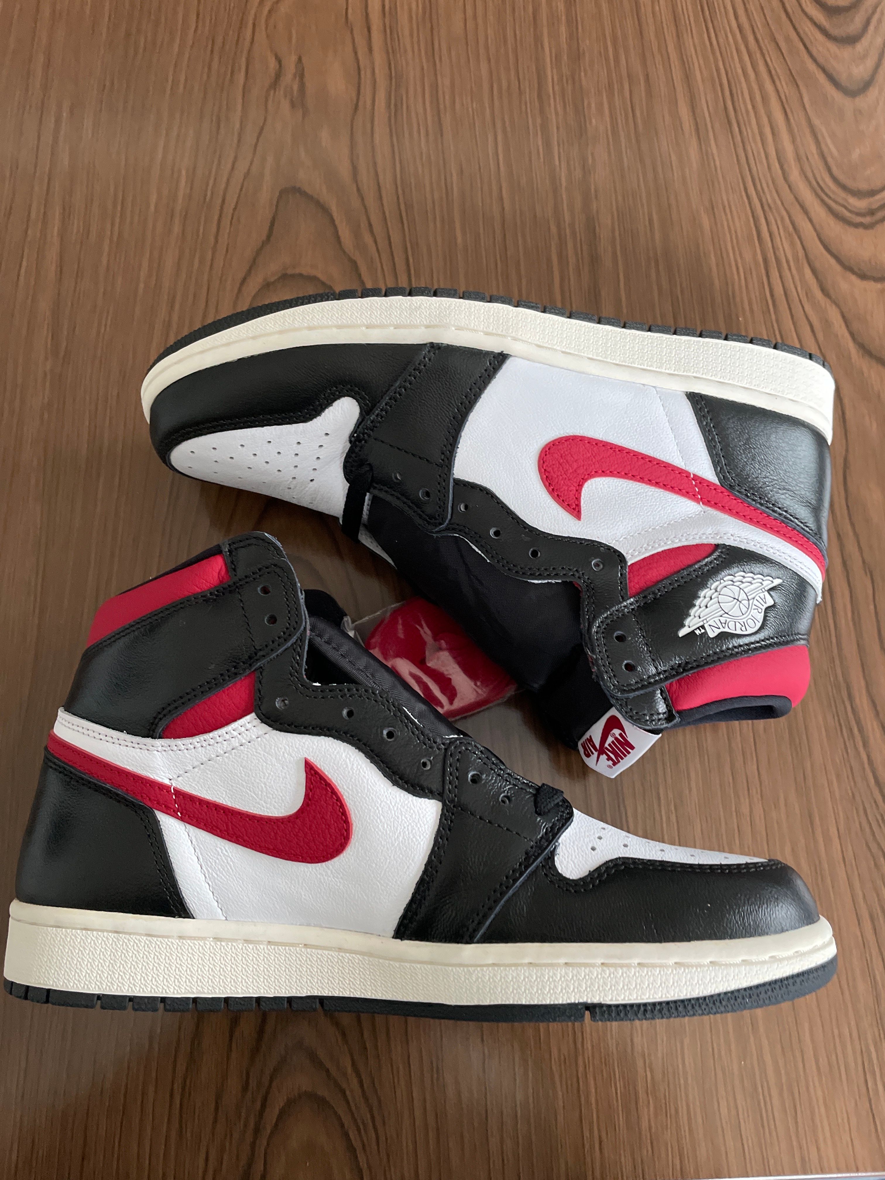 Nike Air Jordan 1 Retro High "Black/White/Sail/Gym Red"