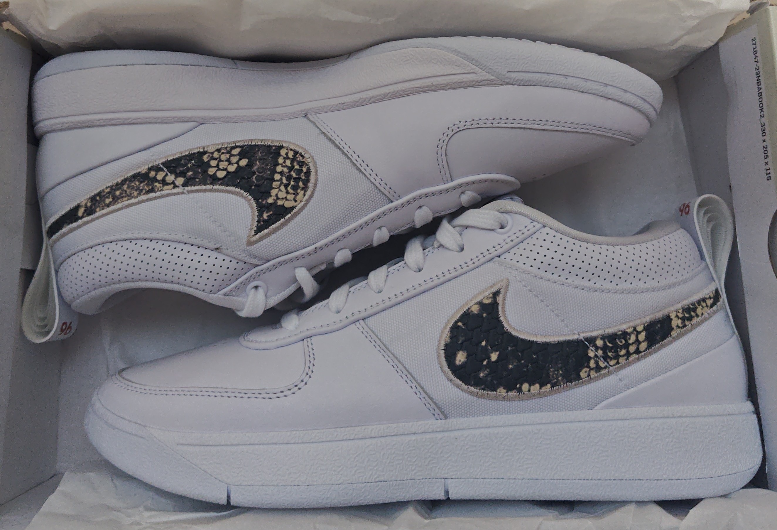 ナイキ ブック1 "ラトルスネーク" (FJ4249-101/FJ4250-101)