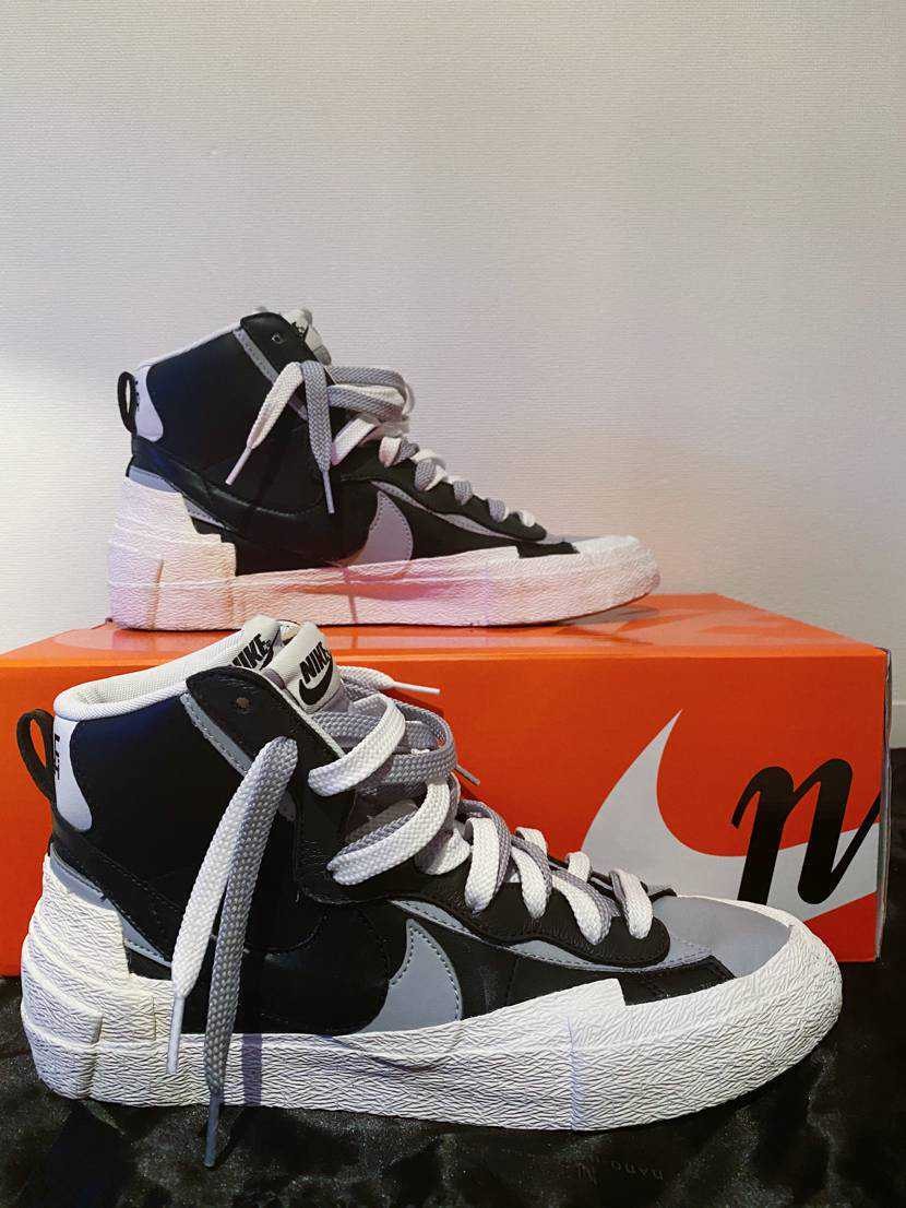 sacai × NIKE BLAZER MID "BLACK/WOLF GREY/WHITE"
