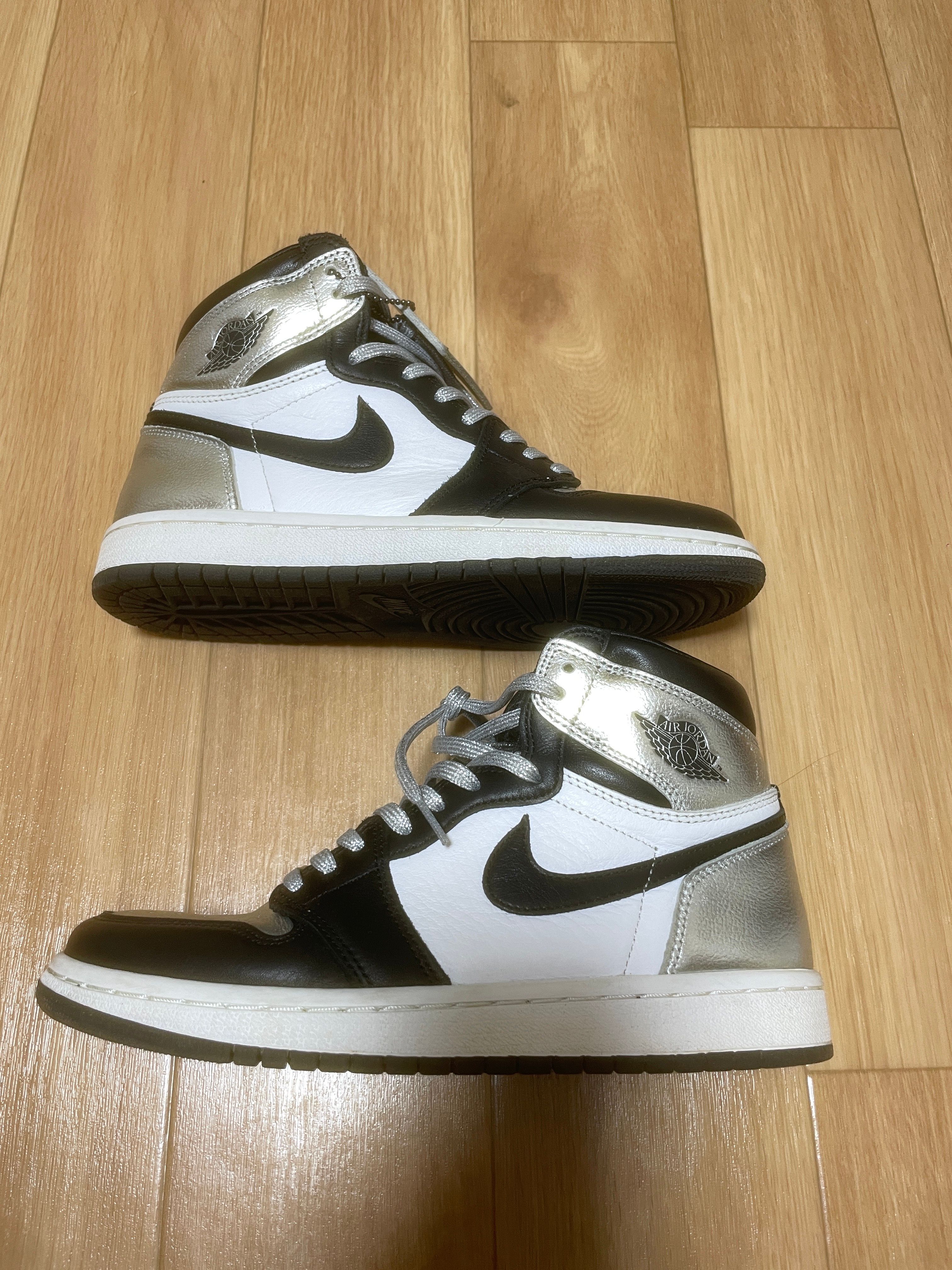 Nike Women's Air Jordan 1 Retro High OG "Silver Toe"