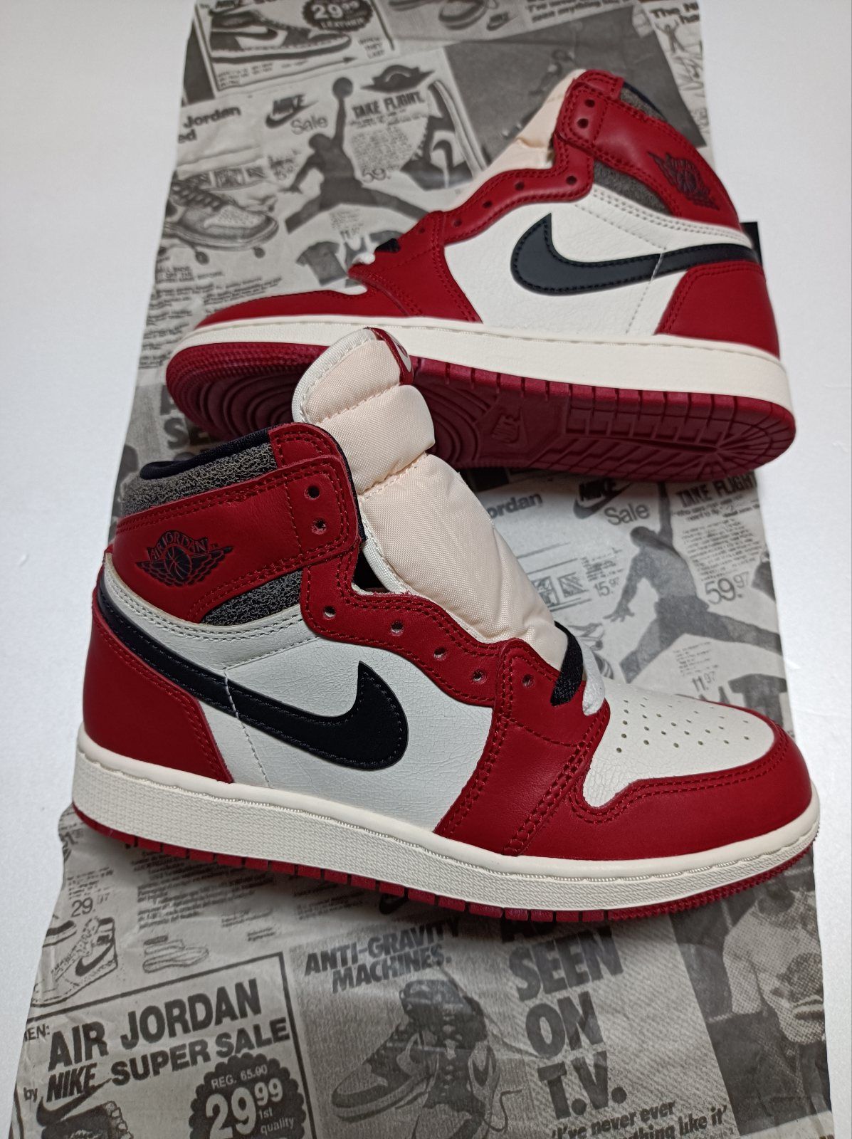 Nike GS Air Jordan 1 High OG "Lost & Found/Chicago"