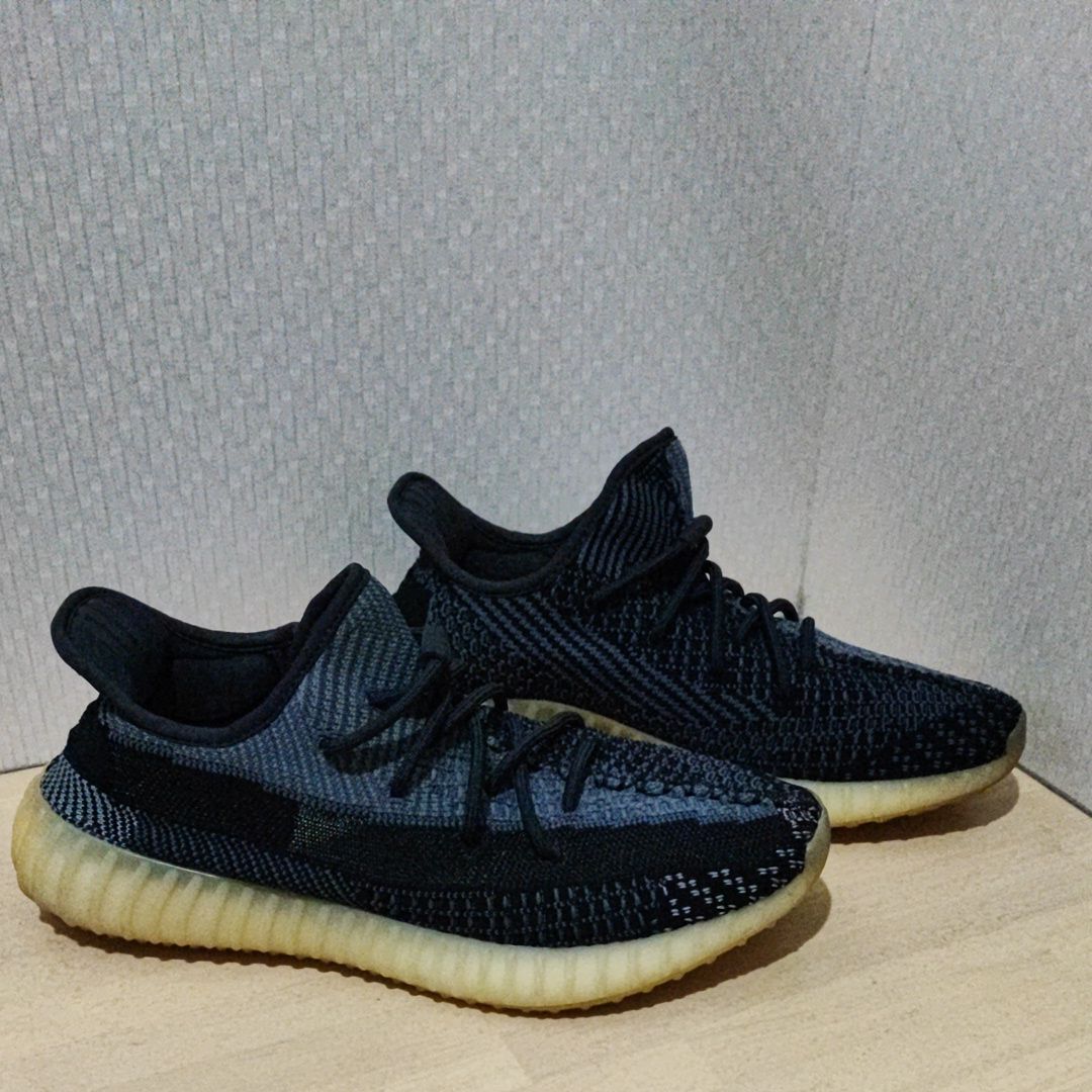 adidas YEEZY Boost 350V2 "Carbon"