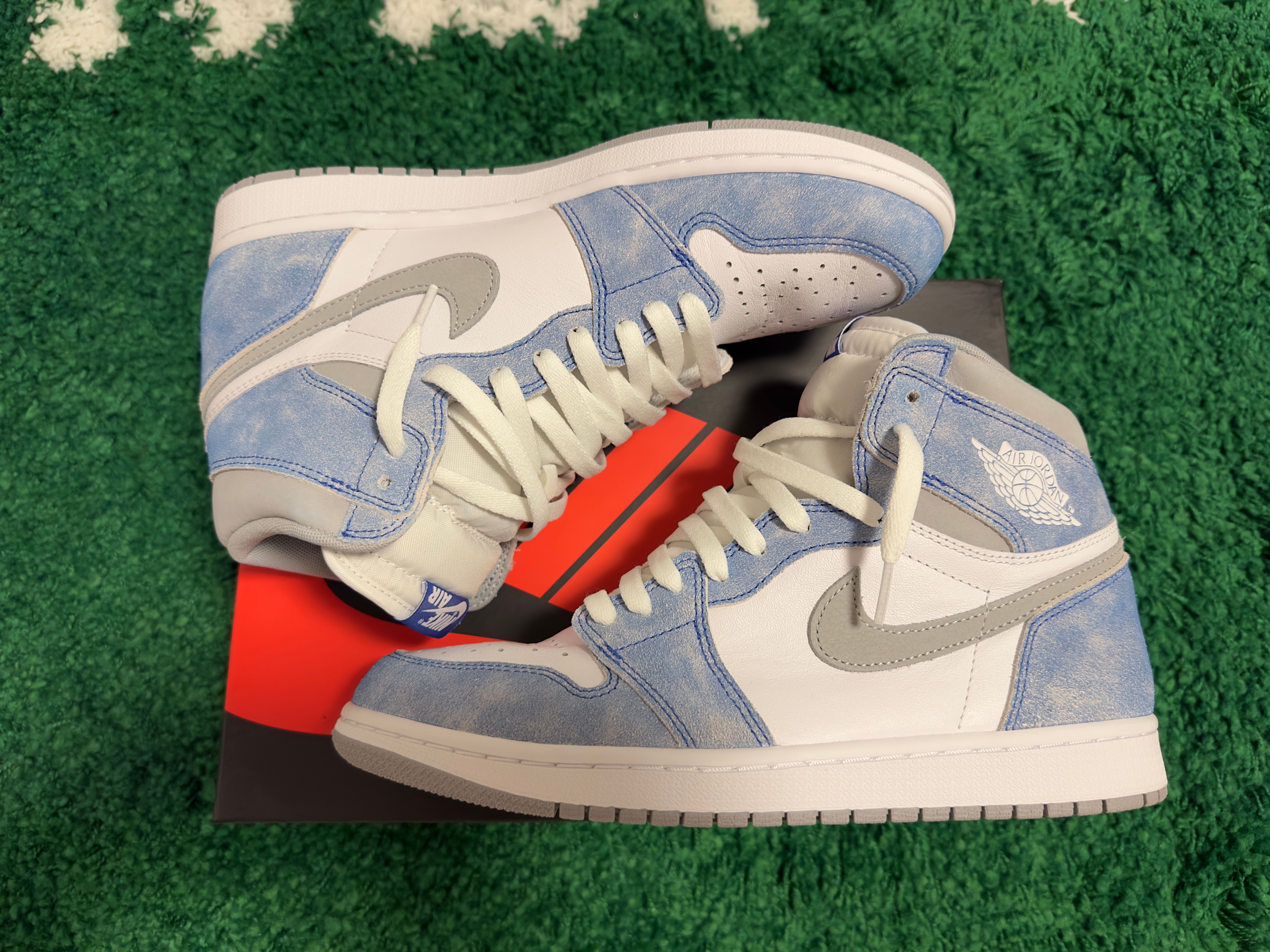 Nike Air Jordan 1 High OG "Hyper Royal"