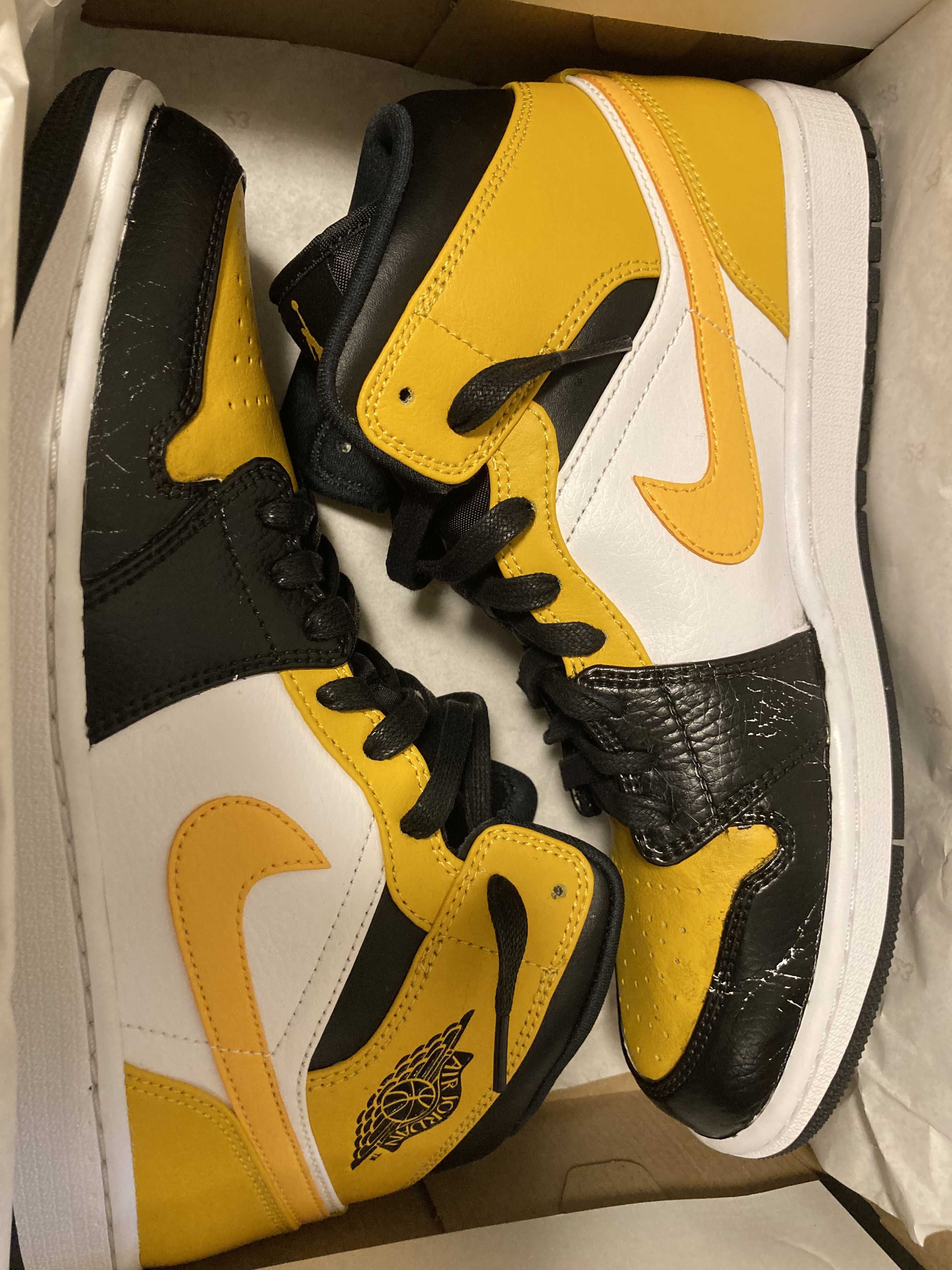 Nike Air Jordan 1 Mid "University Gold"