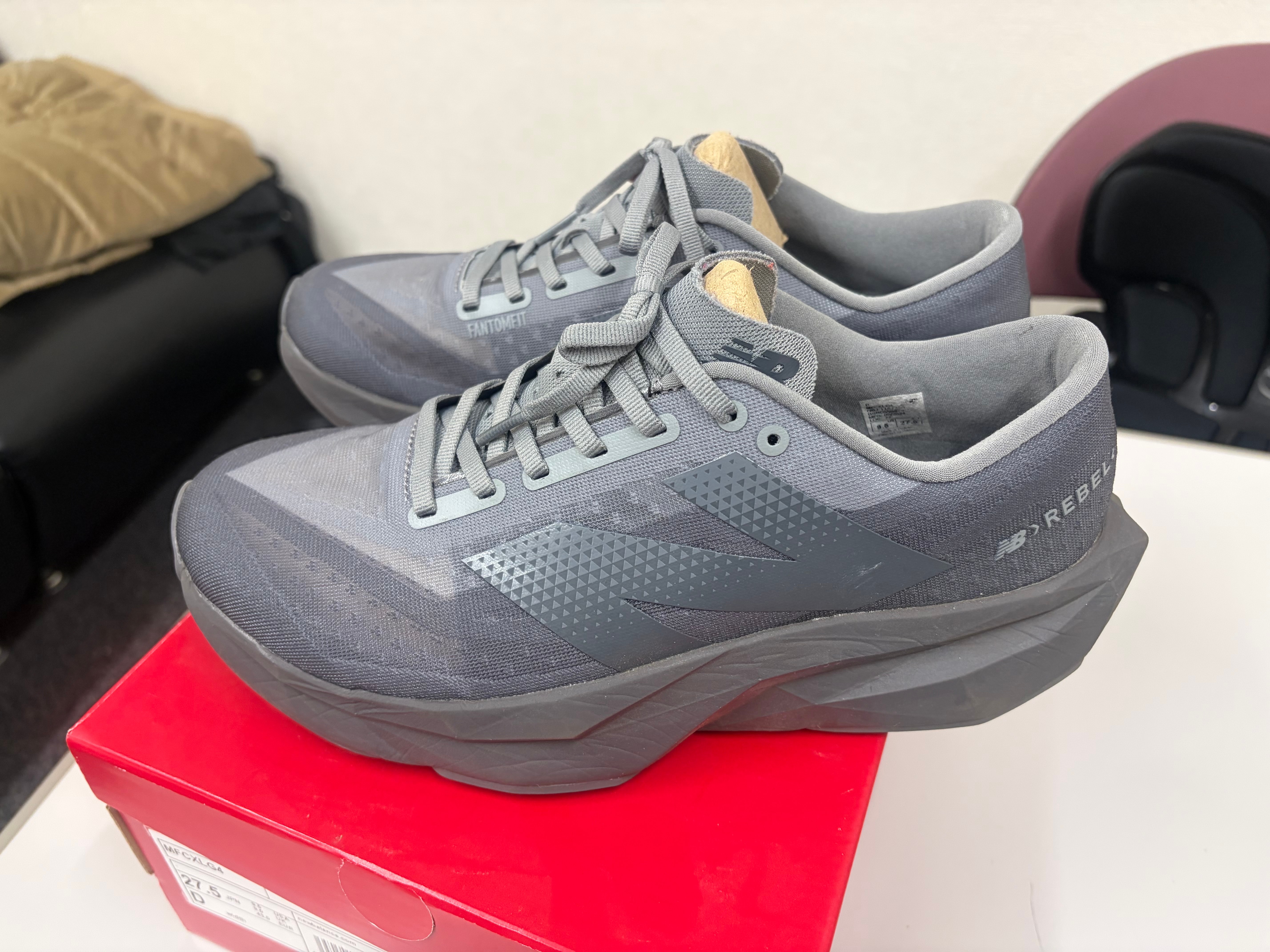 ニューバランス フューエルセル レベル "グレー"