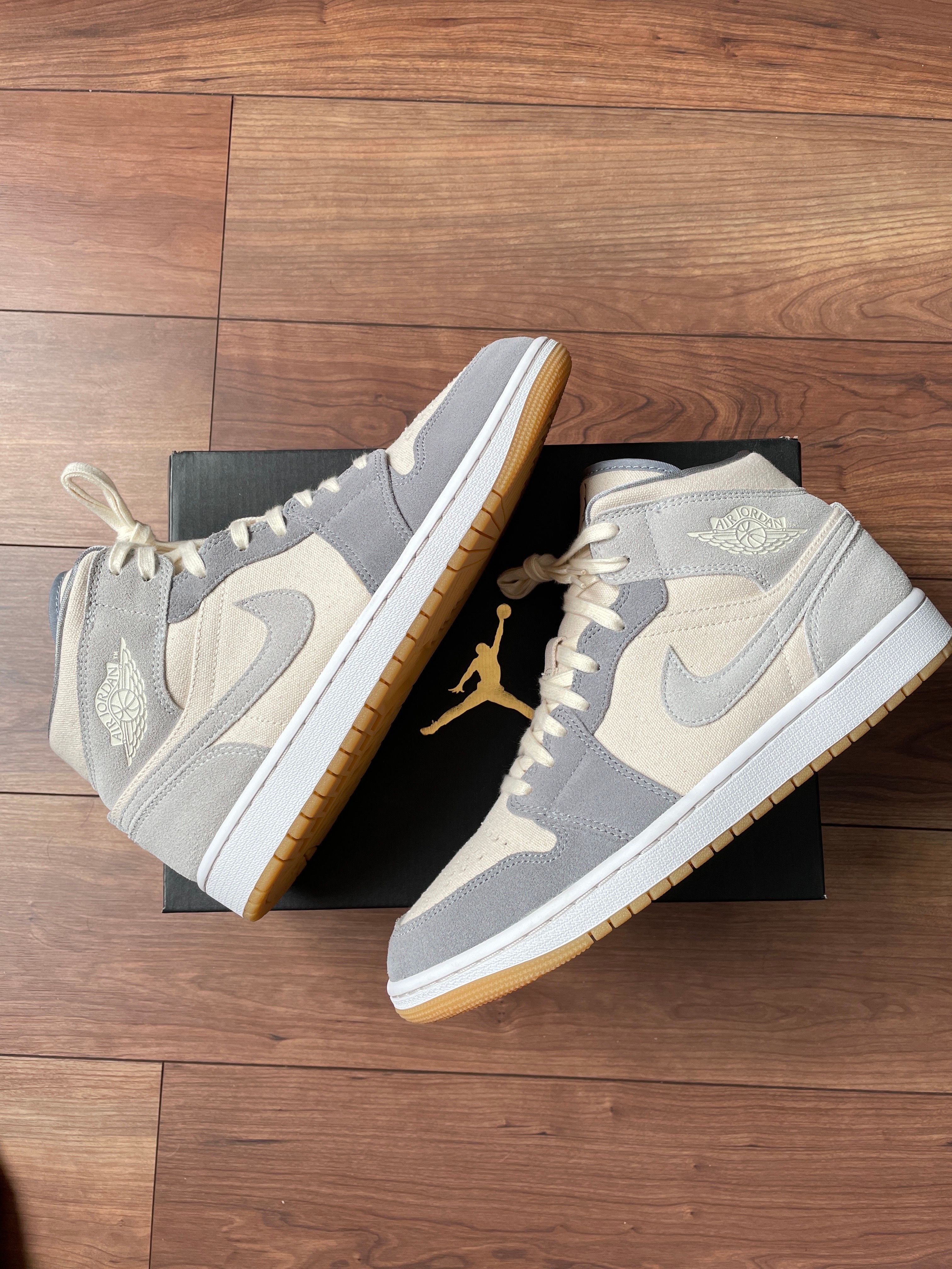 Nike Air Jordan 1 Mid SE "Coconut Milk/Particle Grey"