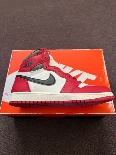 Nike Air Jordan 1 High OG "Lost & Found/Chicago"